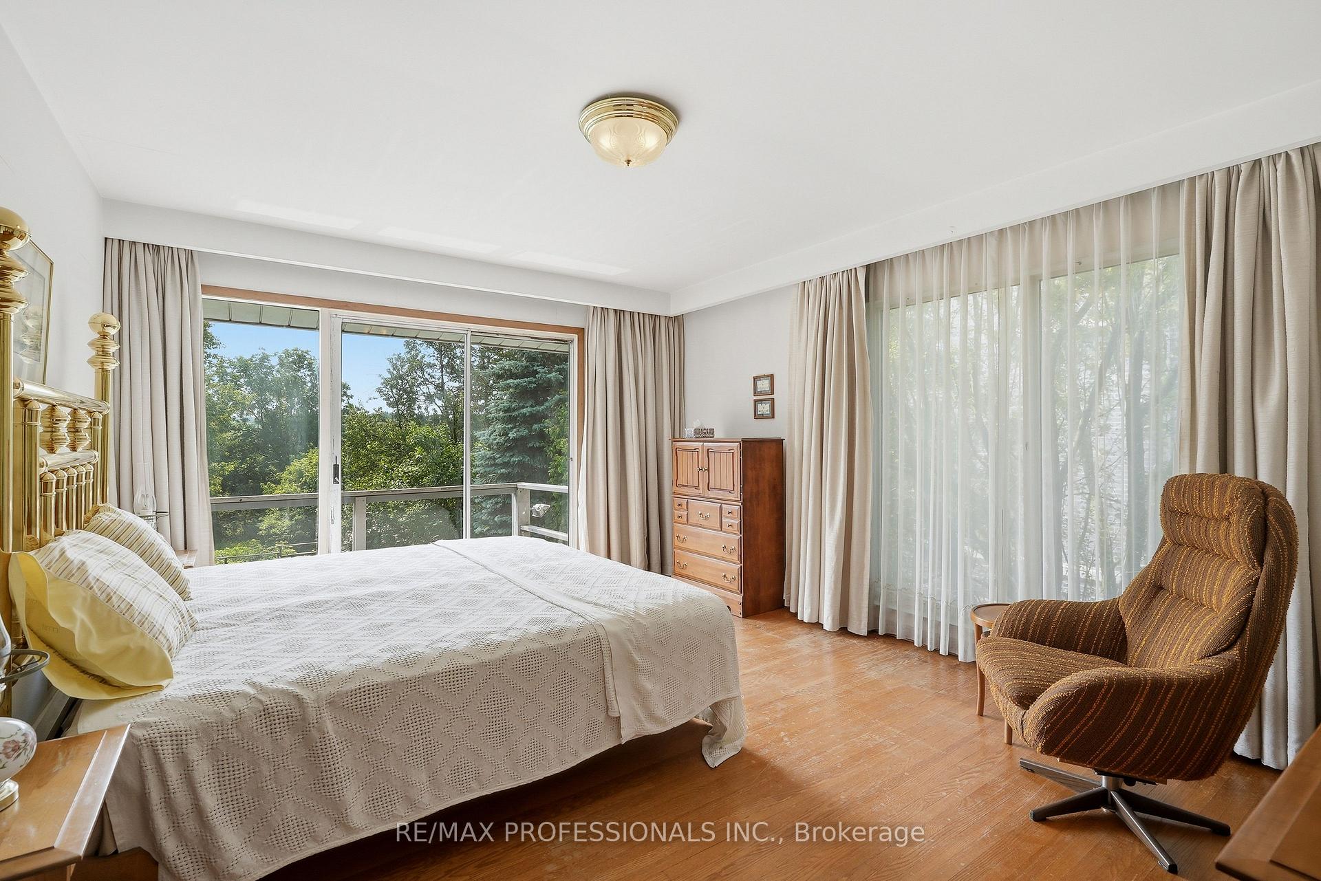Photo 14 of 189 Edenbridge Drive, Etobicoke, Edenbridge-Humber Valley — HOMEH