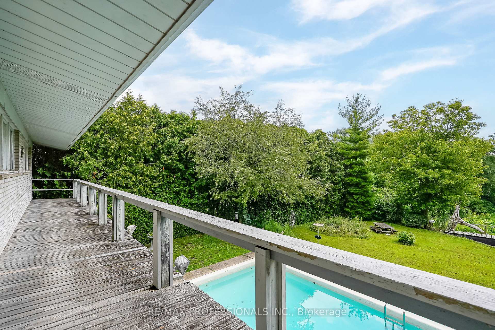 Photo 15 of 189 Edenbridge Drive, Etobicoke, Edenbridge-Humber Valley — HOMEH