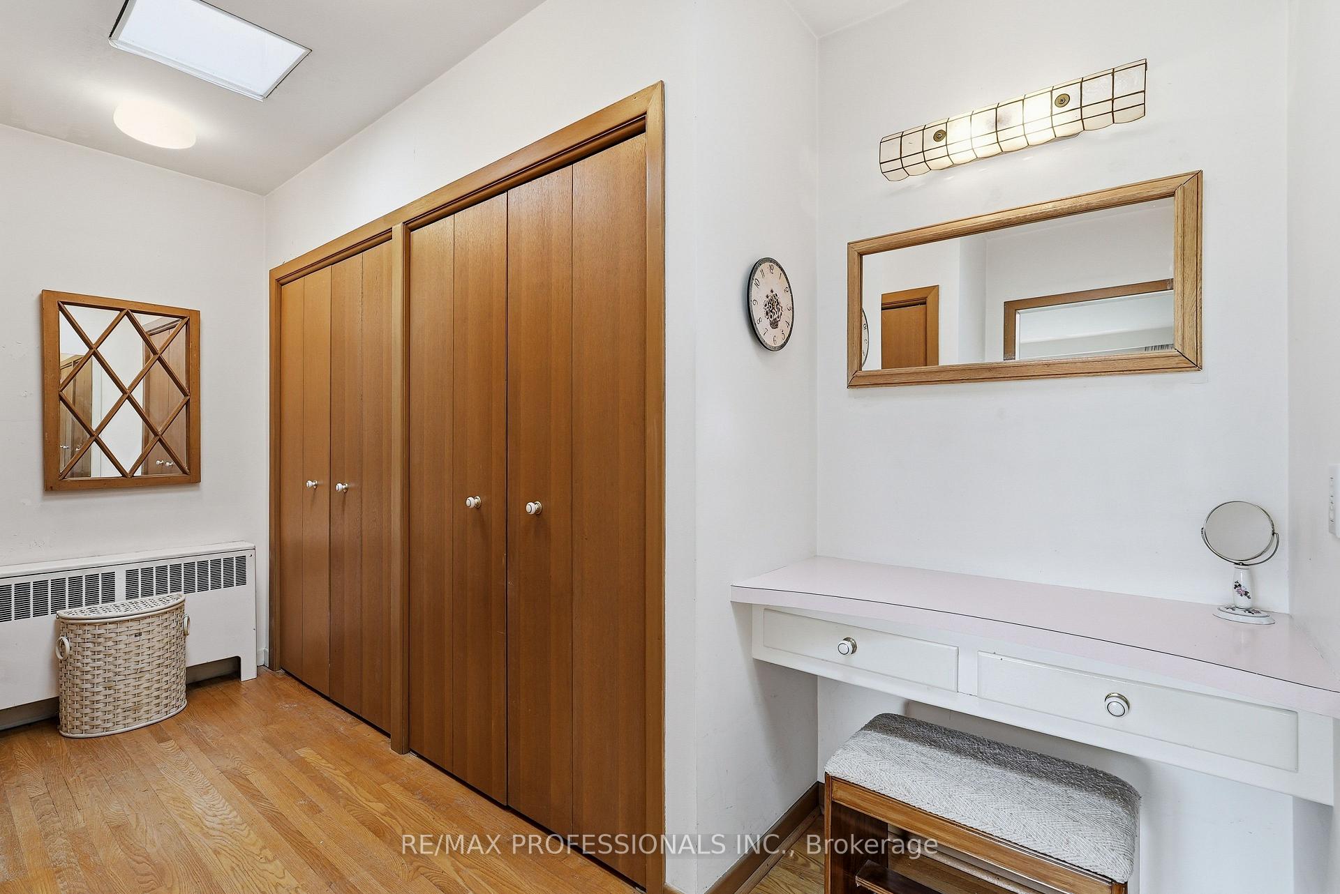 Photo 17 of 189 Edenbridge Drive, Etobicoke, Edenbridge-Humber Valley — HOMEH