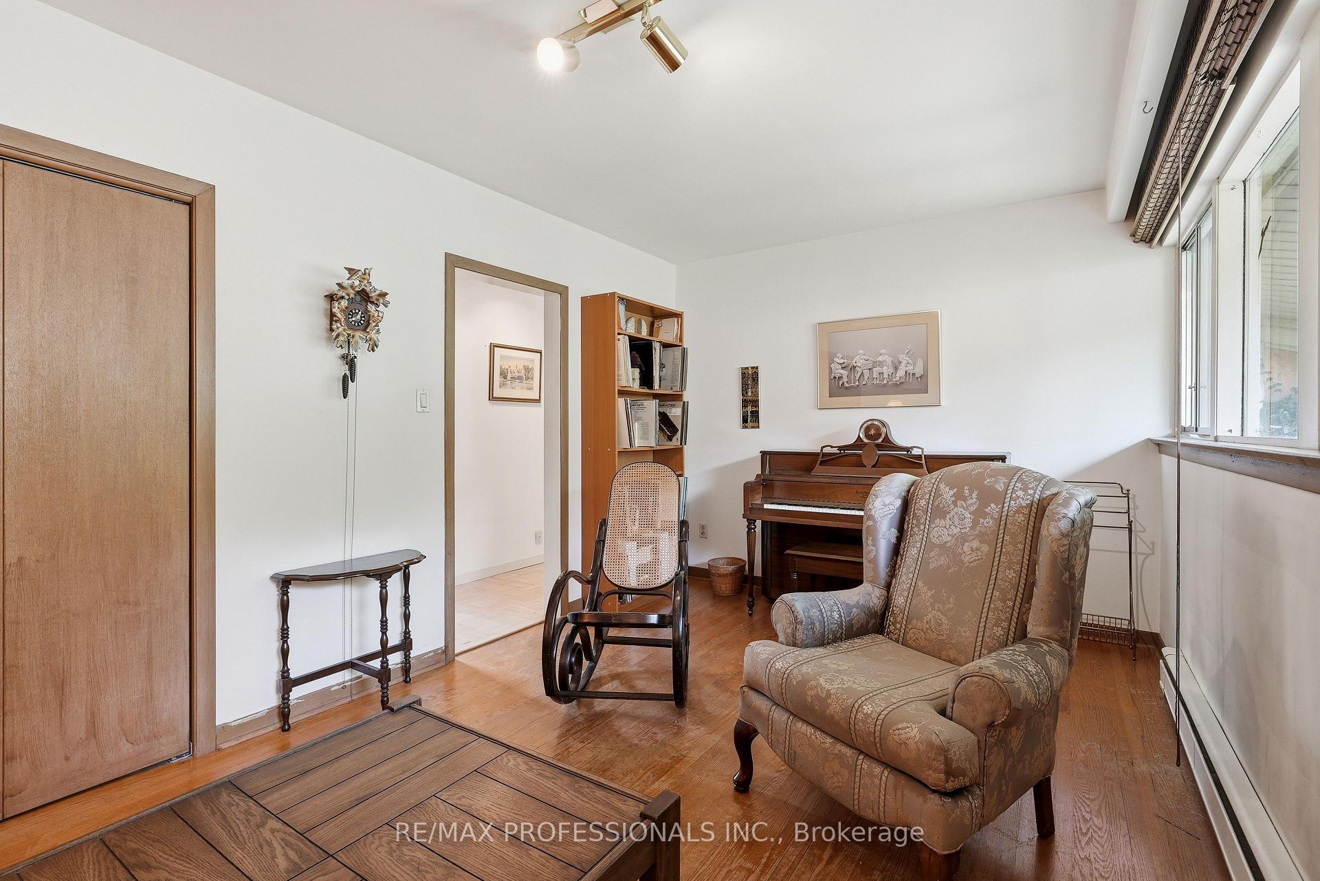 Photo 23 of 189 Edenbridge Drive, Etobicoke, Edenbridge-Humber Valley — HOMEH