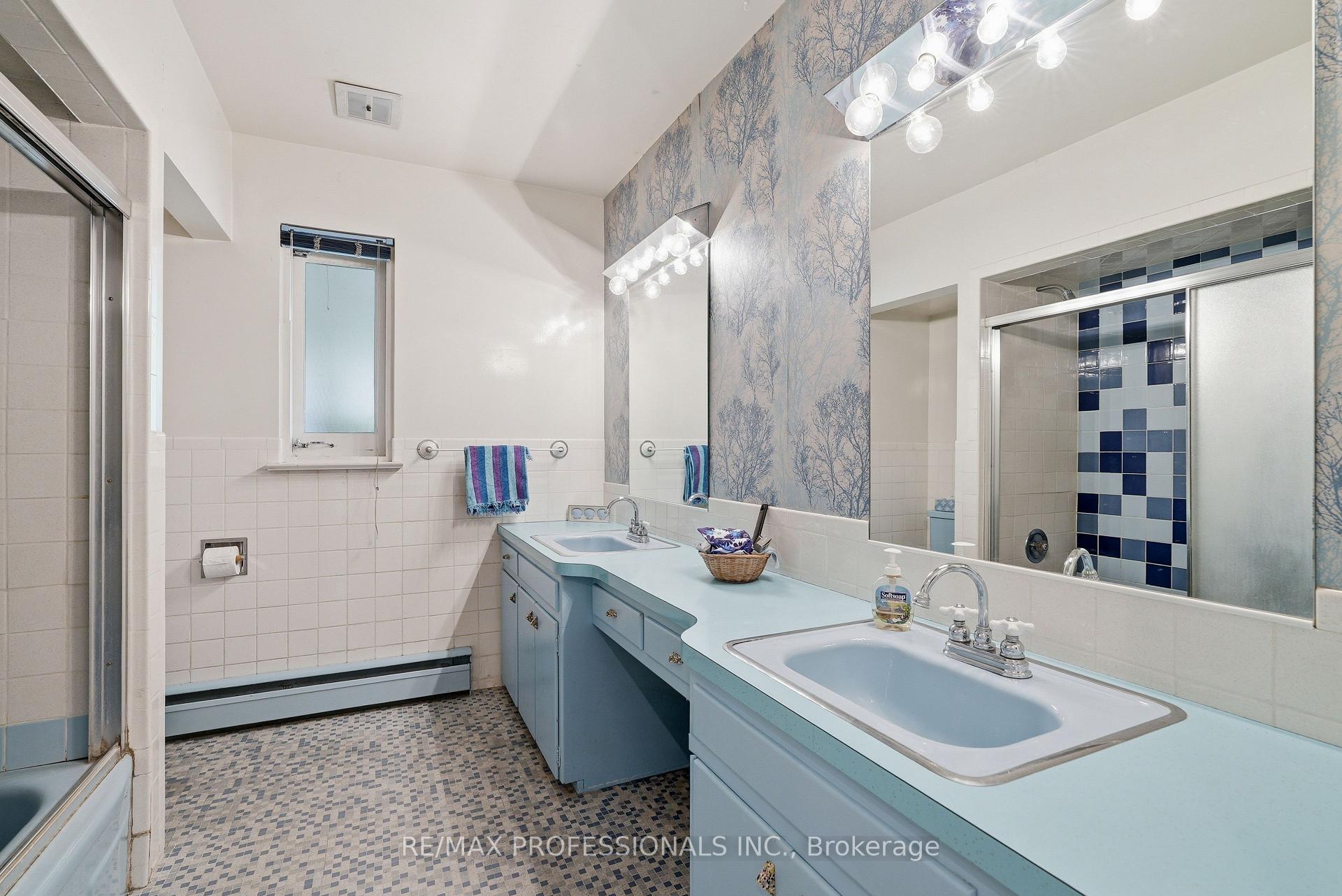 Photo 24 of 189 Edenbridge Drive, Etobicoke, Edenbridge-Humber Valley — HOMEH