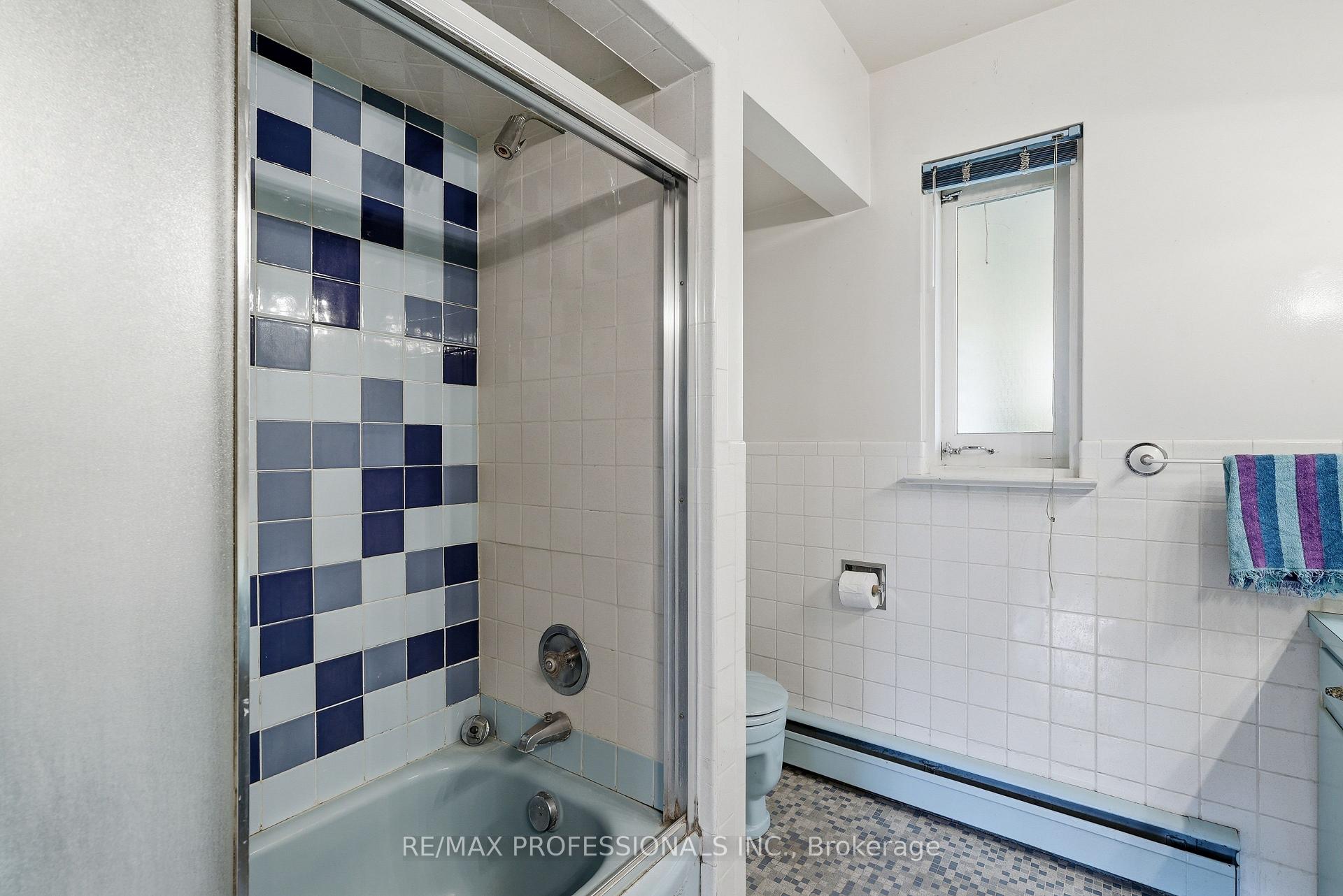 Photo 25 of 189 Edenbridge Drive, Etobicoke, Edenbridge-Humber Valley — HOMEH