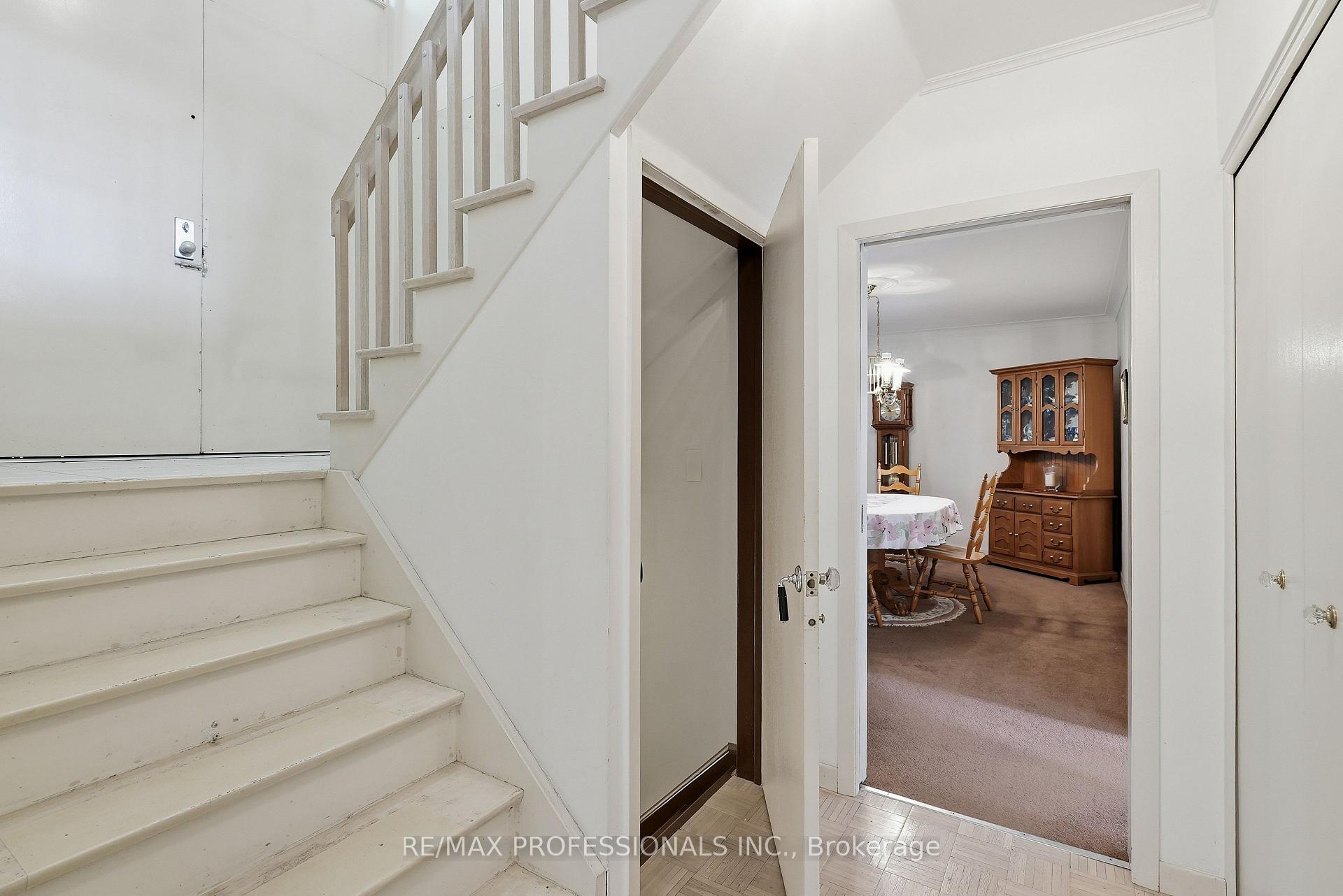 Photo 28 of 189 Edenbridge Drive, Etobicoke, Edenbridge-Humber Valley — HOMEH