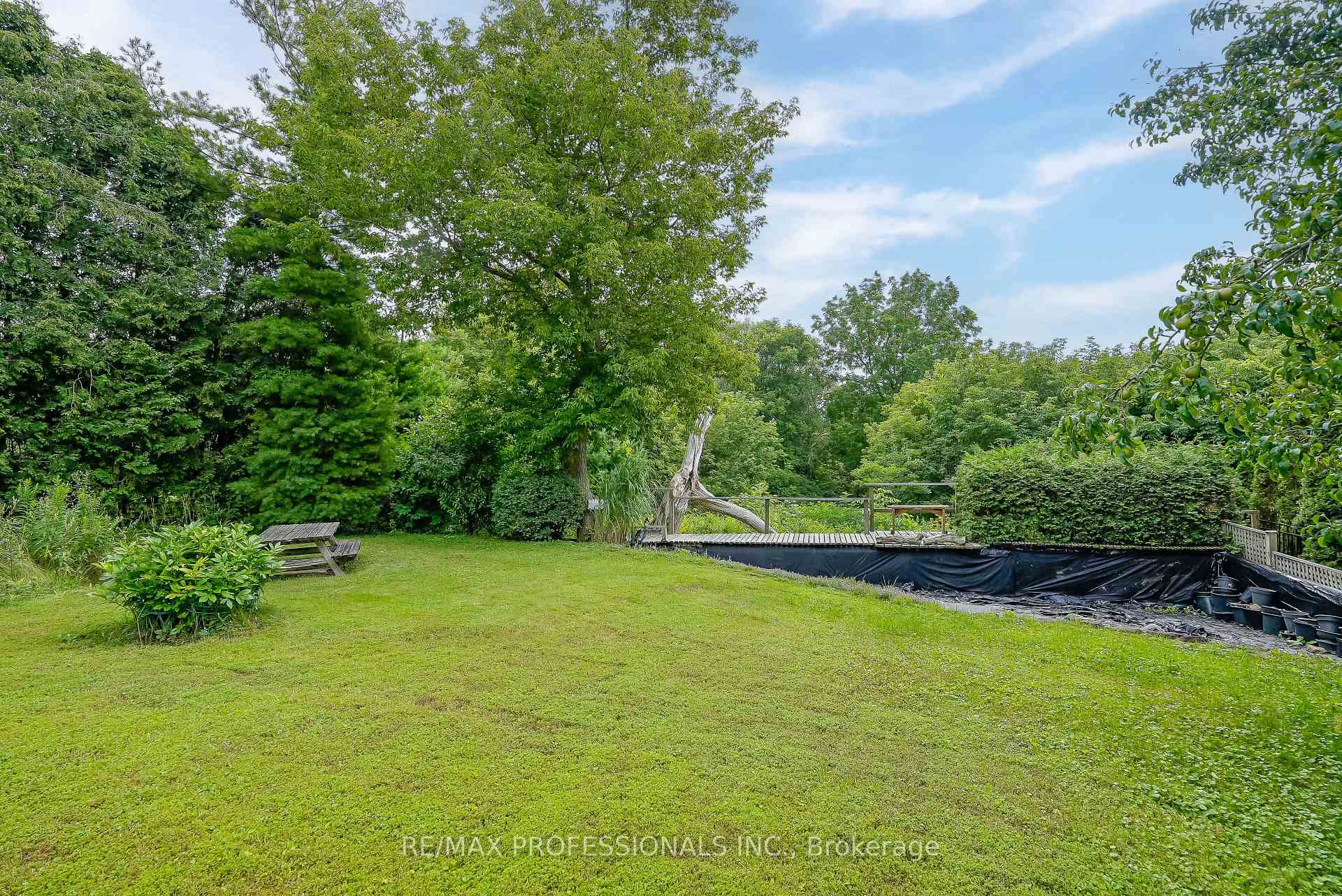 Photo 35 of 189 Edenbridge Drive, Etobicoke, Edenbridge-Humber Valley — HOMEH