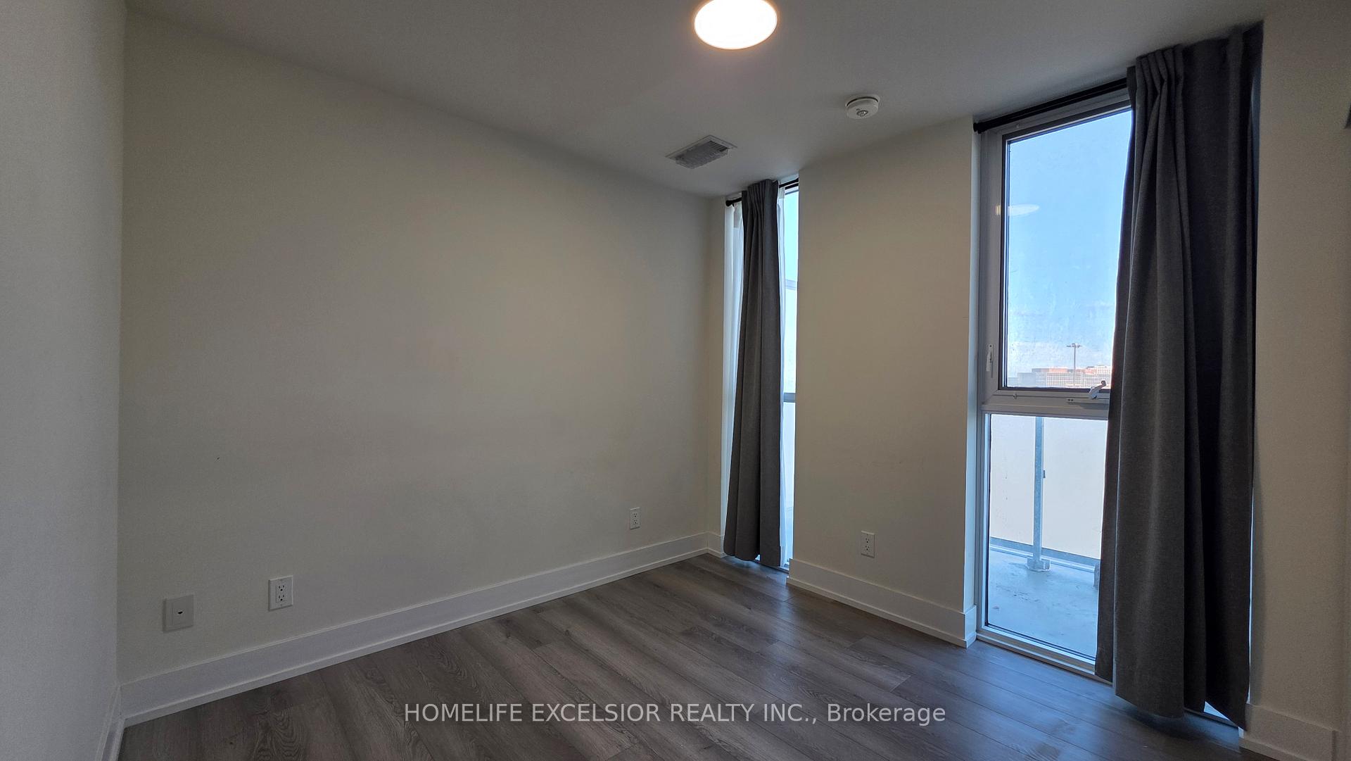 Photo 9 of Unit 829, 188 Fairview Mall Drive, North York, Don Valley Village — HOMEH