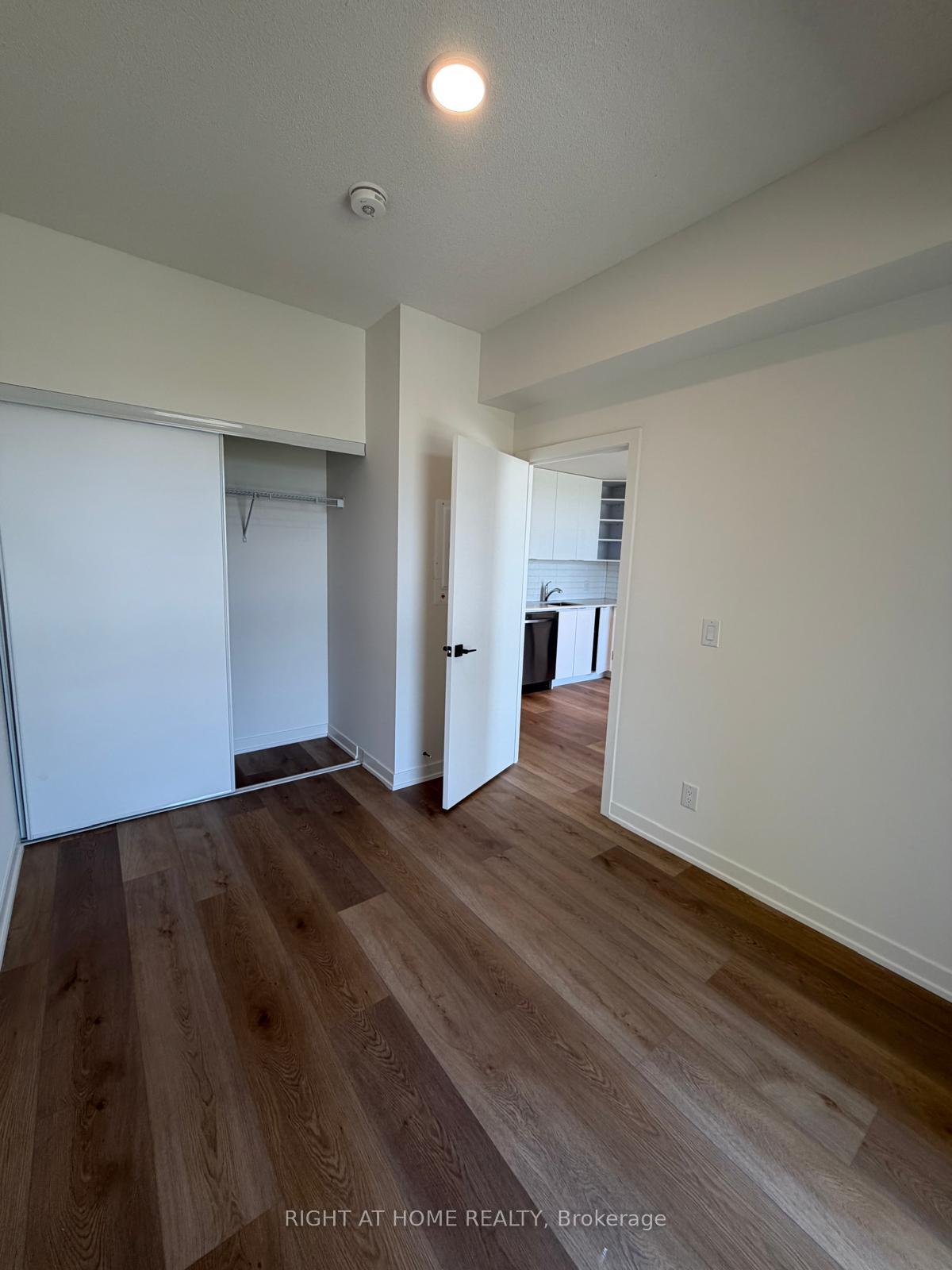 Photo 15 of Unit 1402, 33 Erie Avenue, Brantford, Eagle Place West — HOMEH