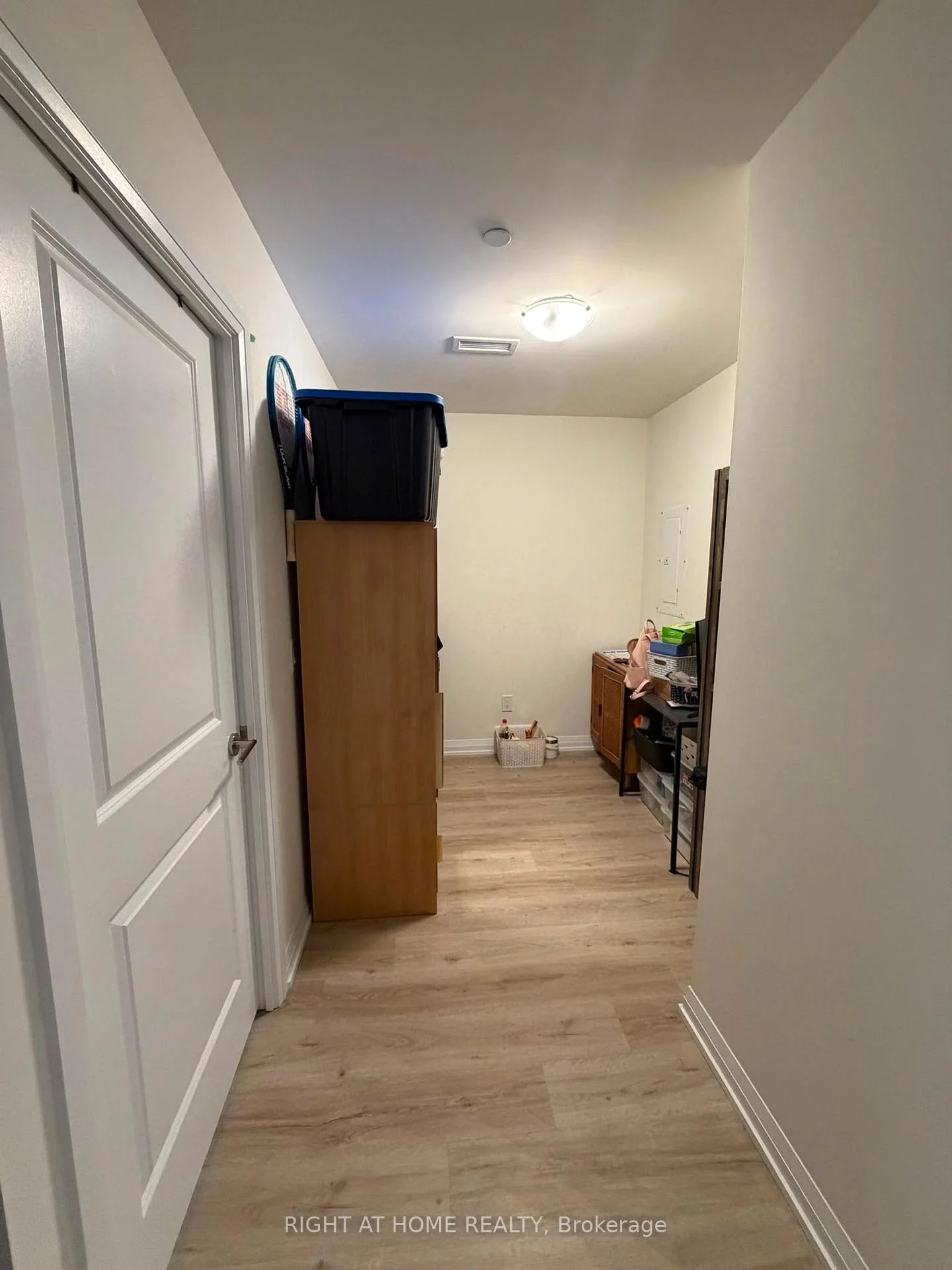 Photo 10 of Unit 1402, 33 Erie Avenue, Brantford, Eagle Place West — HOMEH