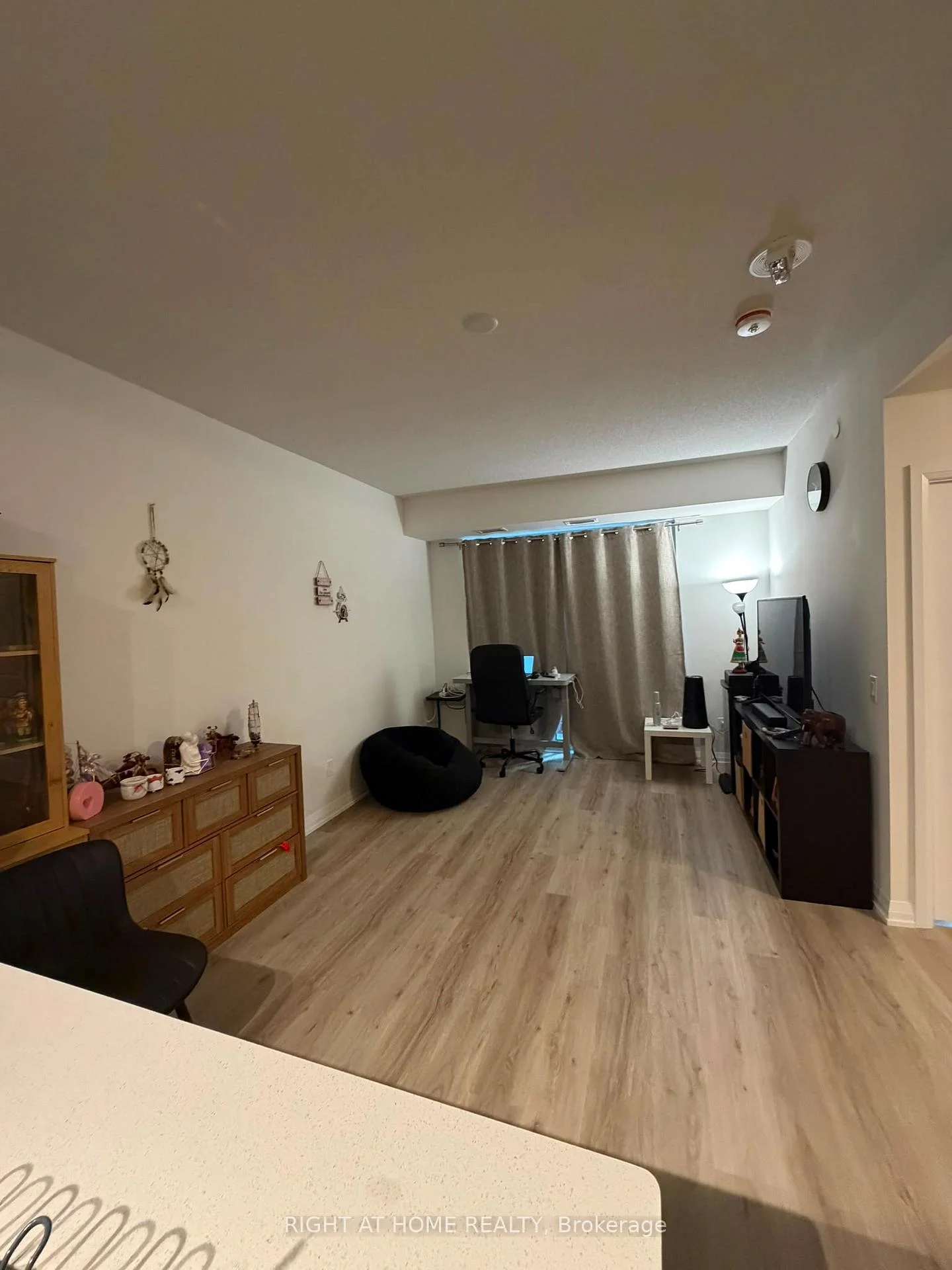 Photo 12 of Unit 1402, 33 Erie Avenue, Brantford, Eagle Place West — HOMEH