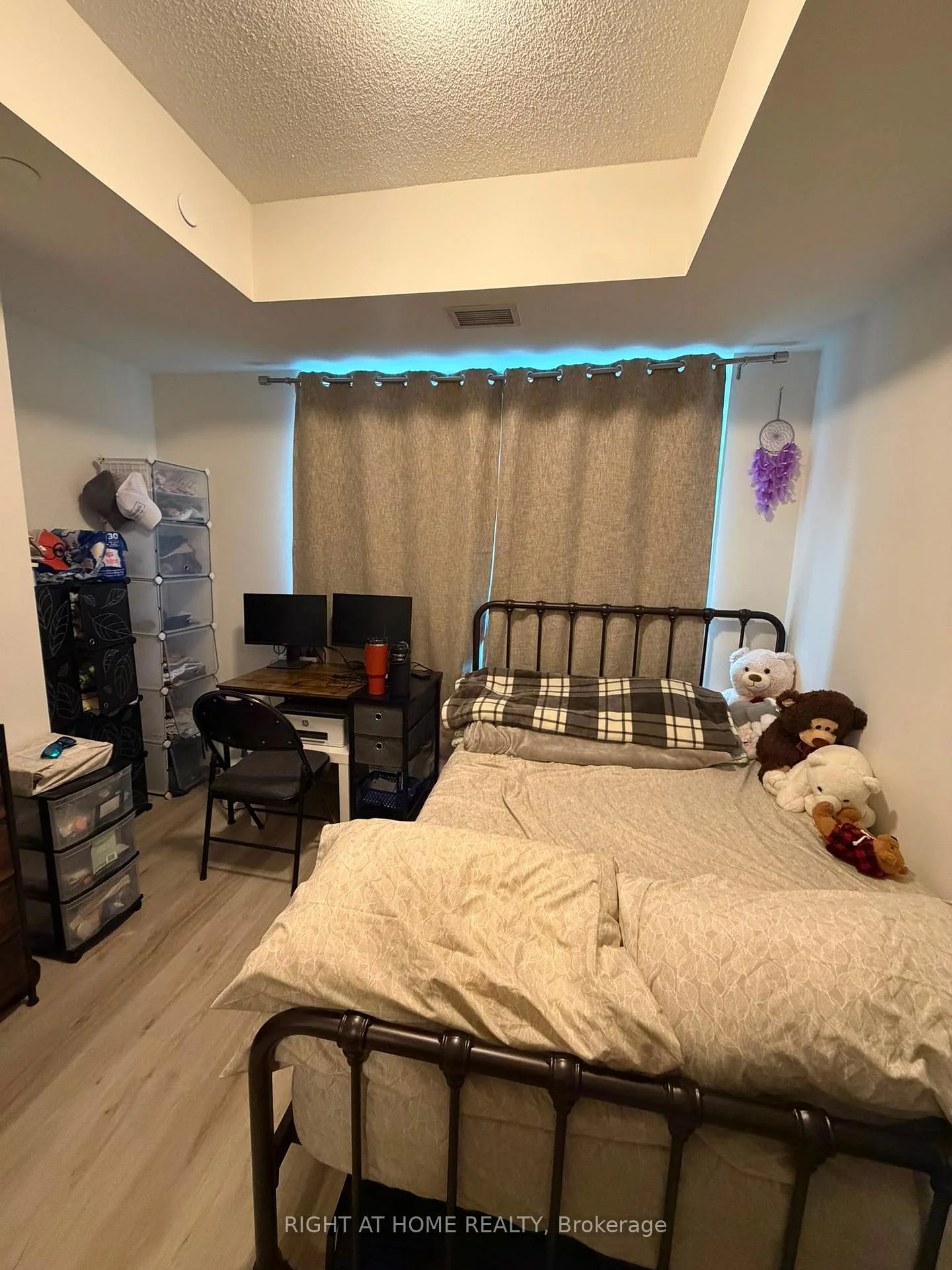 Photo 16 of Unit 1402, 33 Erie Avenue, Brantford, Eagle Place West — HOMEH