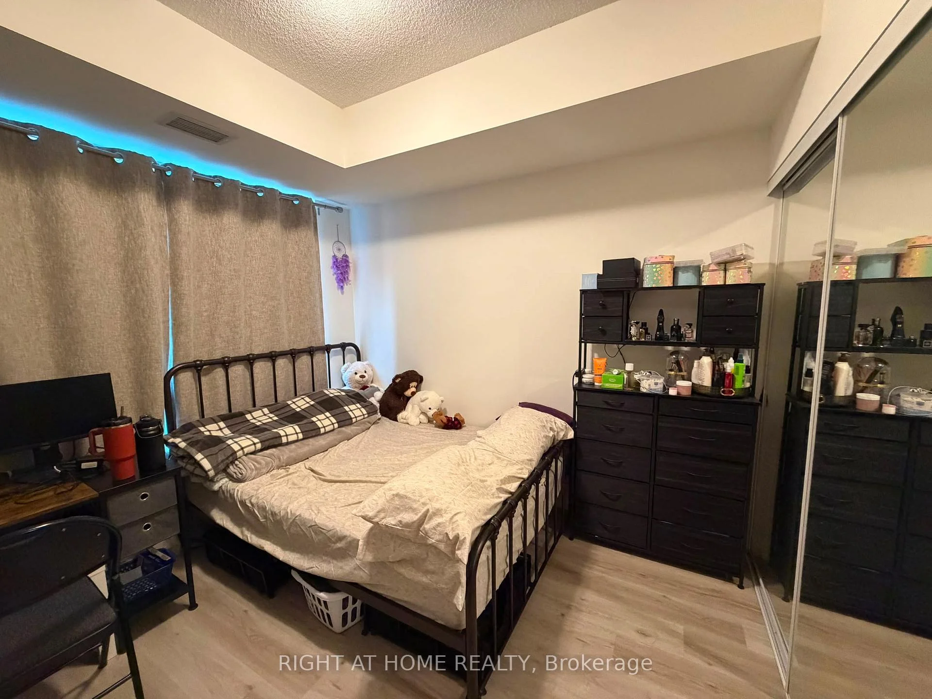 Photo 23 of Unit 1402, 33 Erie Avenue, Brantford, Eagle Place West — HOMEH