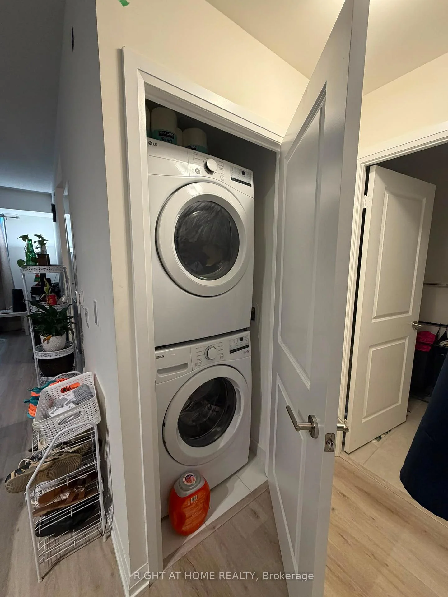 Photo 35 of Unit 1402, 33 Erie Avenue, Brantford, Eagle Place West — HOMEH