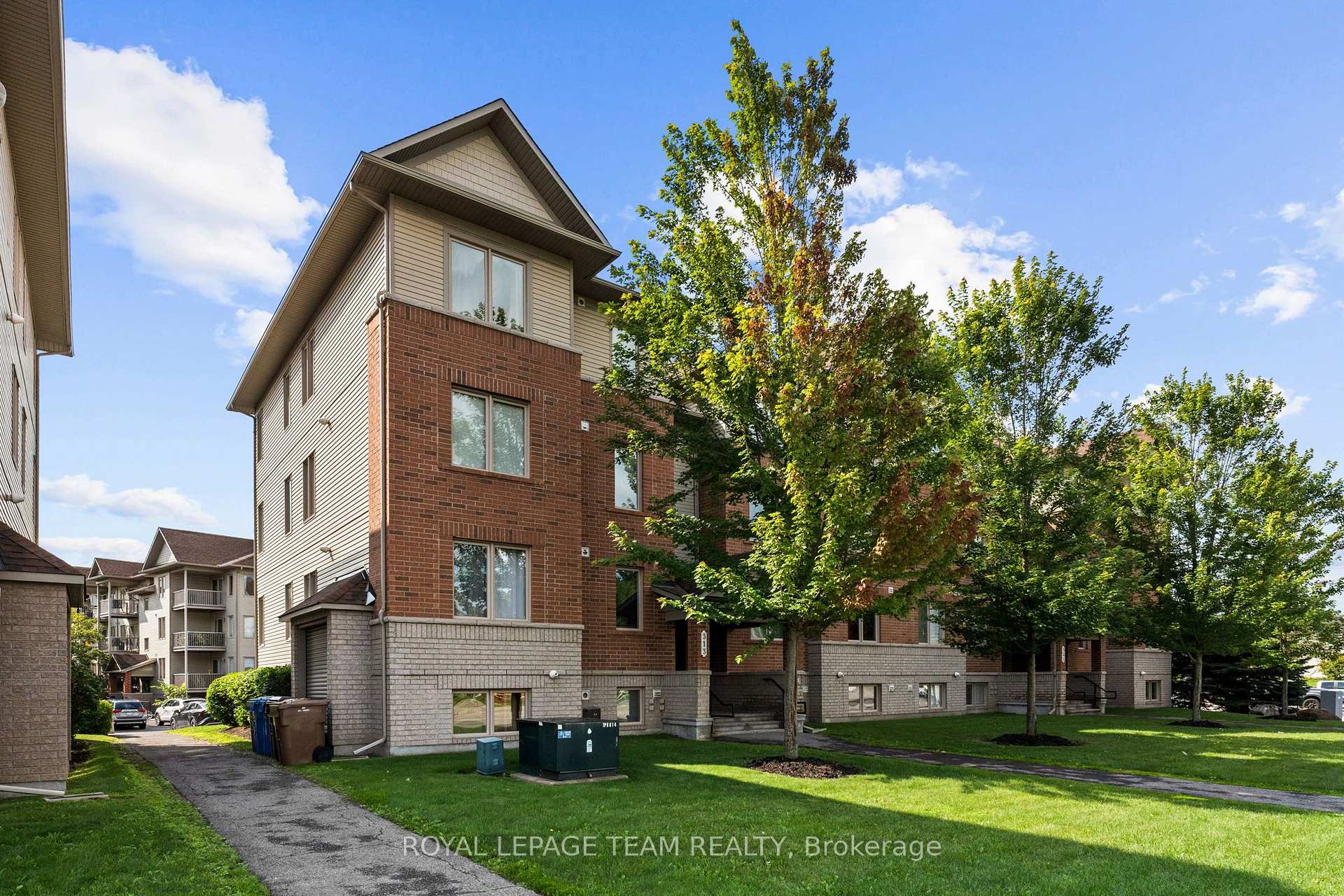 Photo 3 of Unit 2, 313 Cresthaven Drive, Ottawa, Barrhaven East — HOMEH