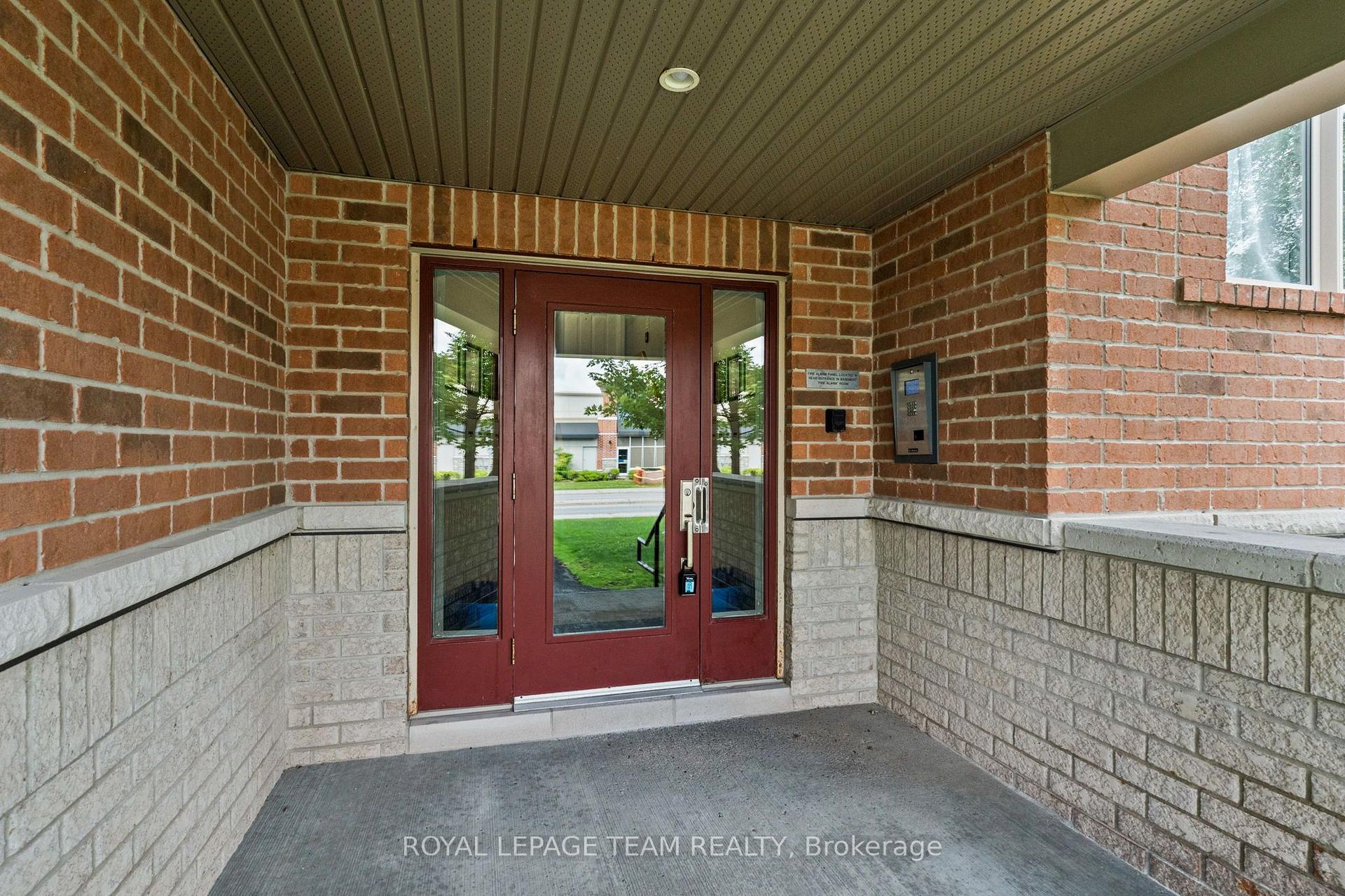 Photo 5 of Unit 2, 313 Cresthaven Drive, Ottawa, Barrhaven East — HOMEH