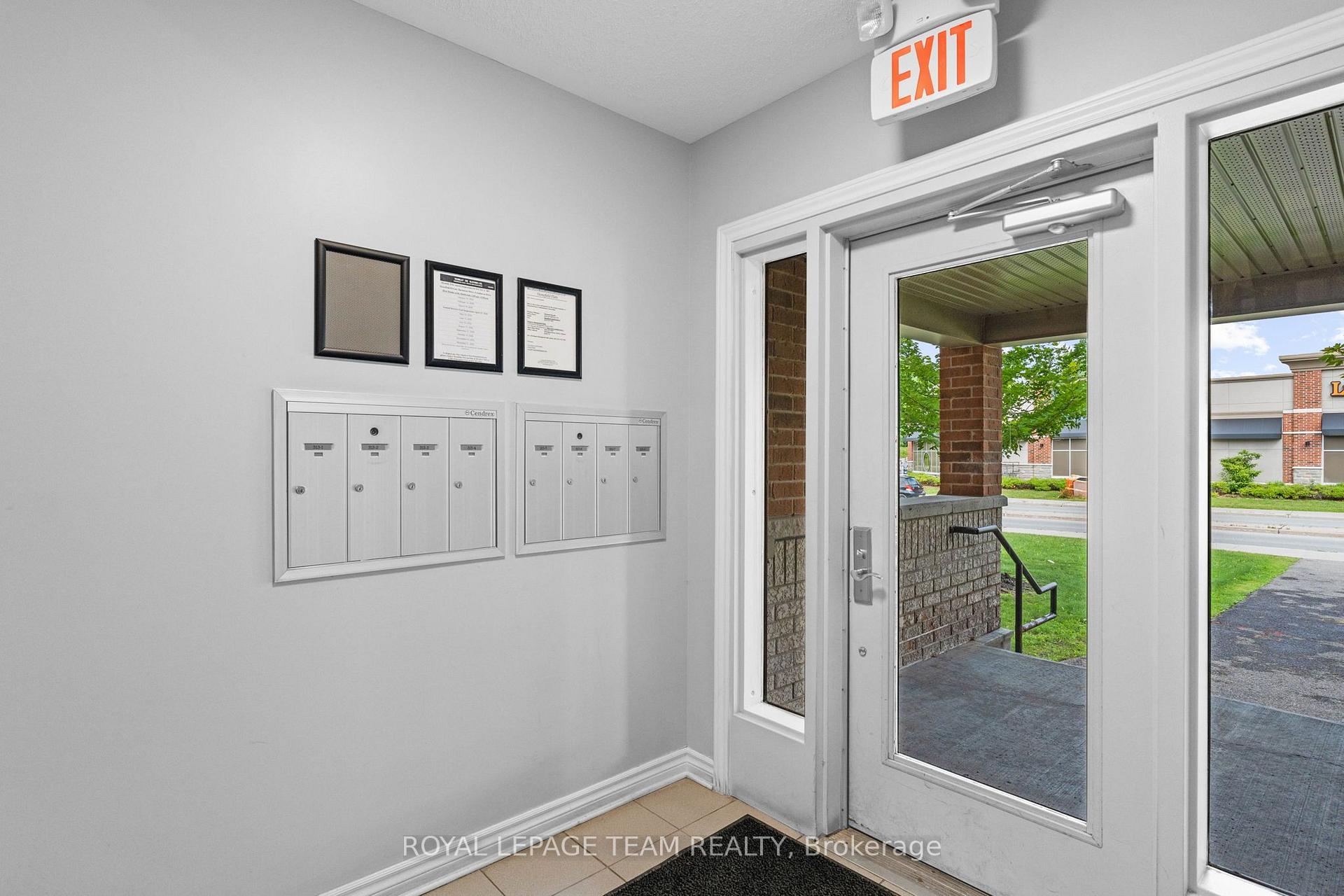 Photo 6 of Unit 2, 313 Cresthaven Drive, Ottawa, Barrhaven East — HOMEH