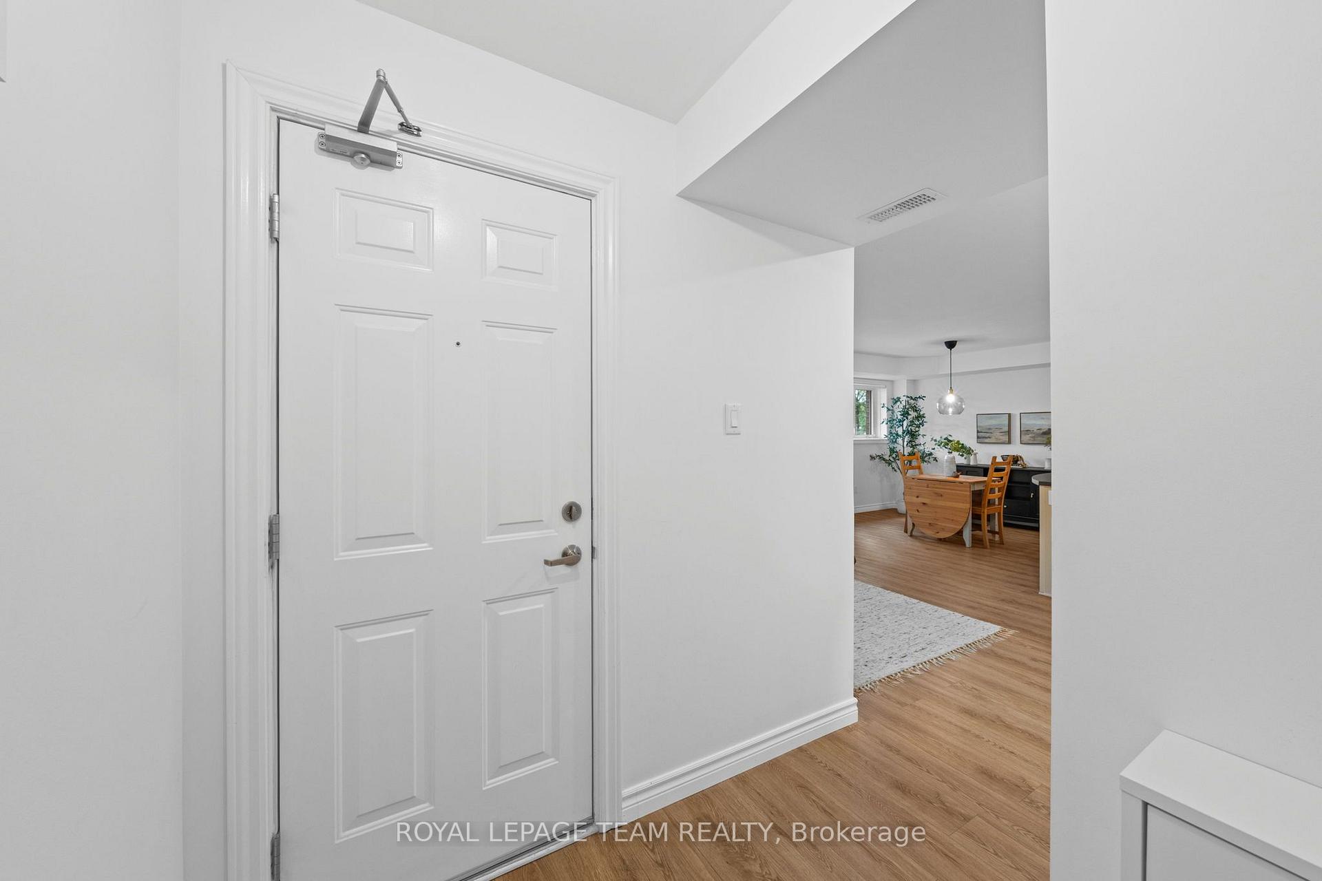 Photo 11 of Unit 2, 313 Cresthaven Drive, Ottawa, Barrhaven East — HOMEH