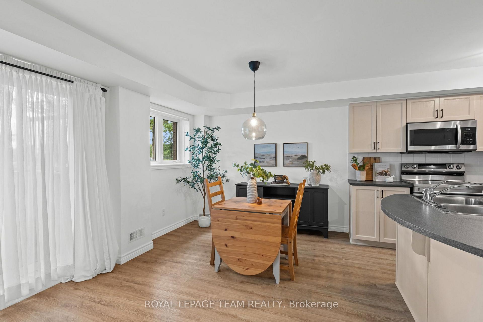 Photo 23 of Unit 2, 313 Cresthaven Drive, Ottawa, Barrhaven East — HOMEH