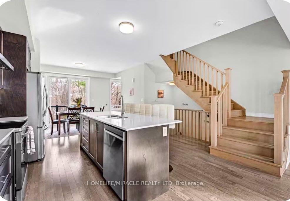 Photo 4 of 27 Folcroft Street, Brampton, Credit Valley — HOMEH