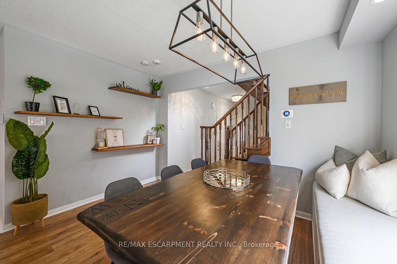 Photo 6 of 625 Gervais Terrace, Milton, Coates — HOMEH