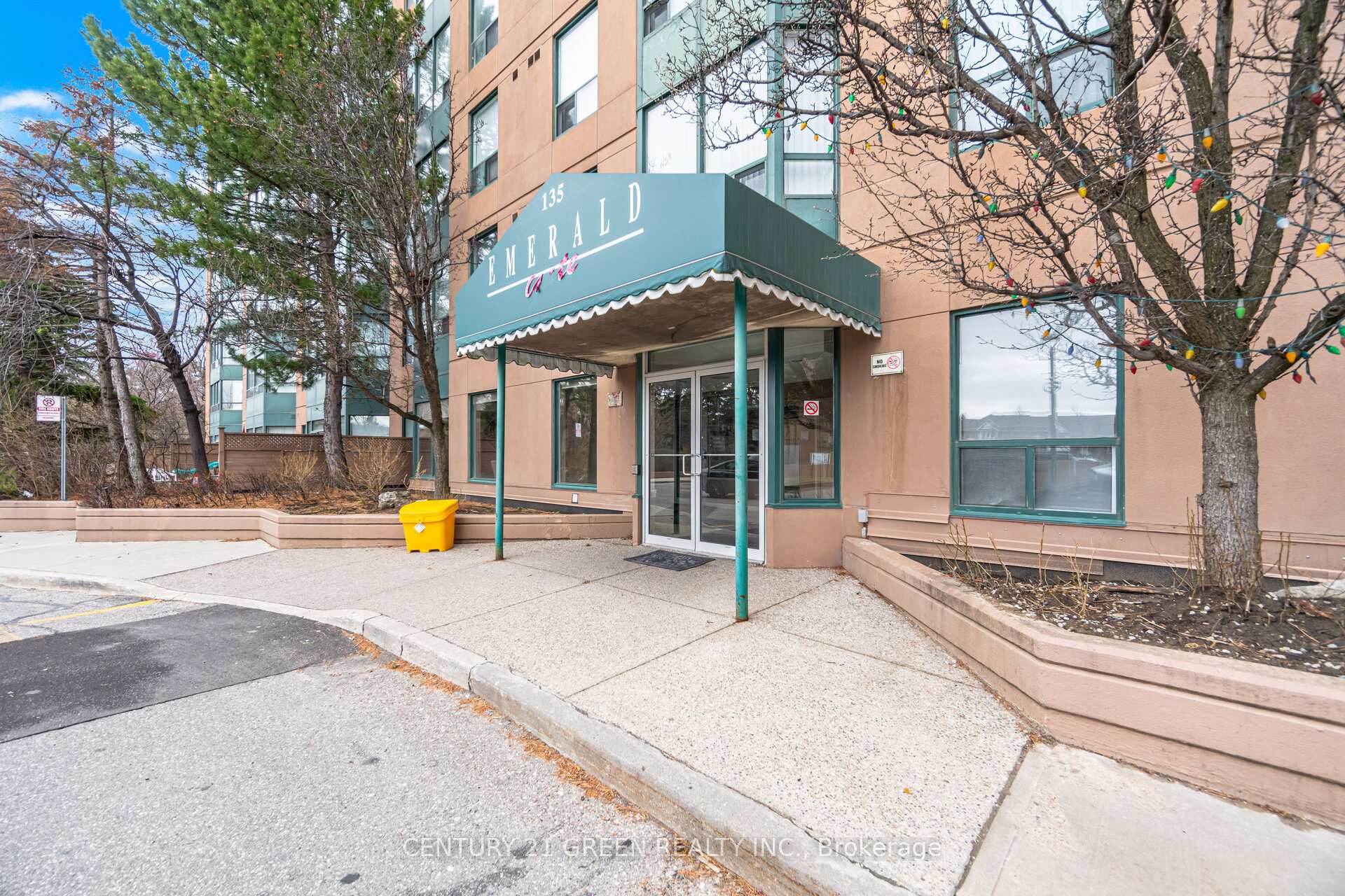 Photo 3 of Unit 203, 135 Hillcrest Avenue, Mississauga, Cooksville — HOMEH
