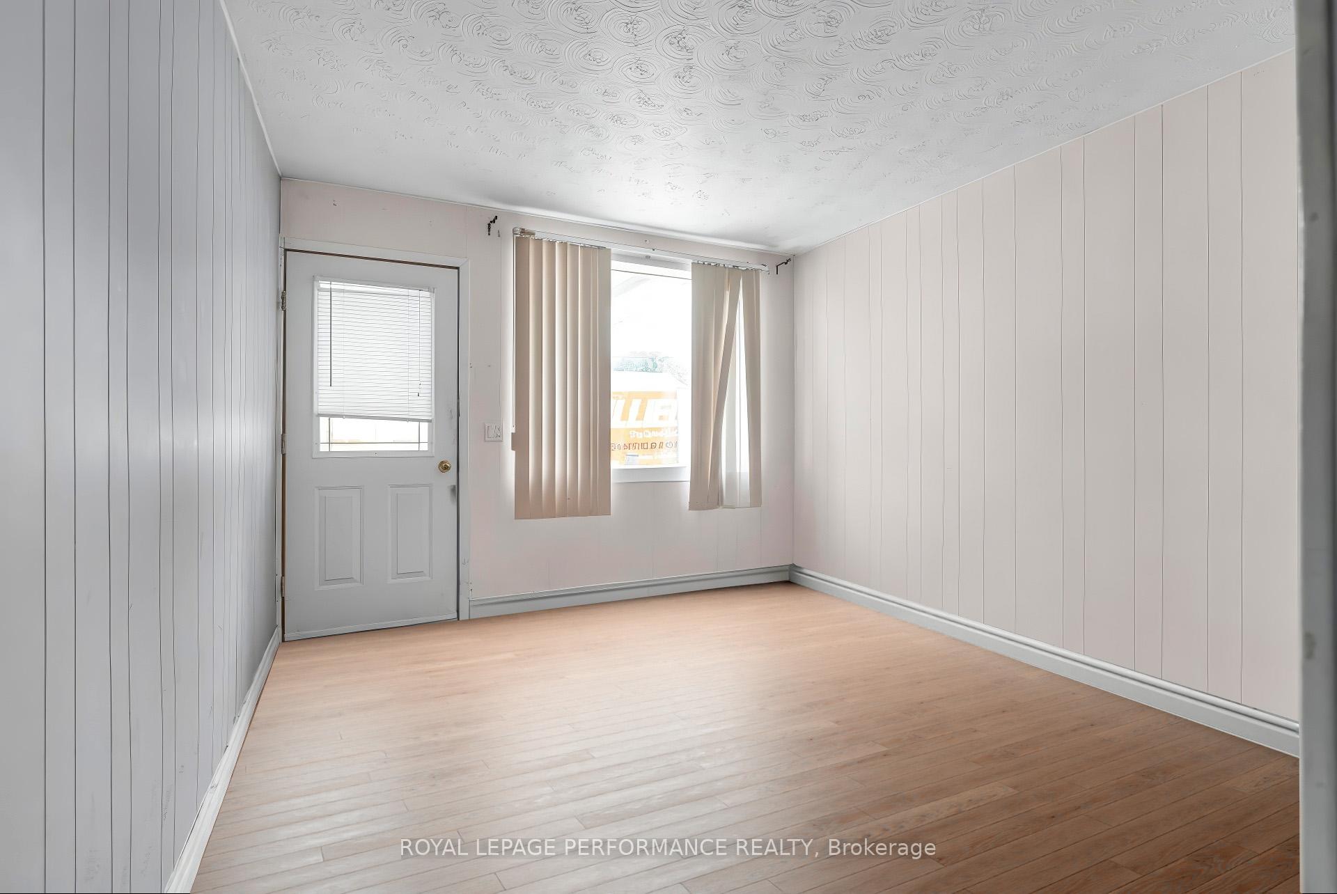 Photo 4 of 420 Carleton Street, Cornwall — HOMEH