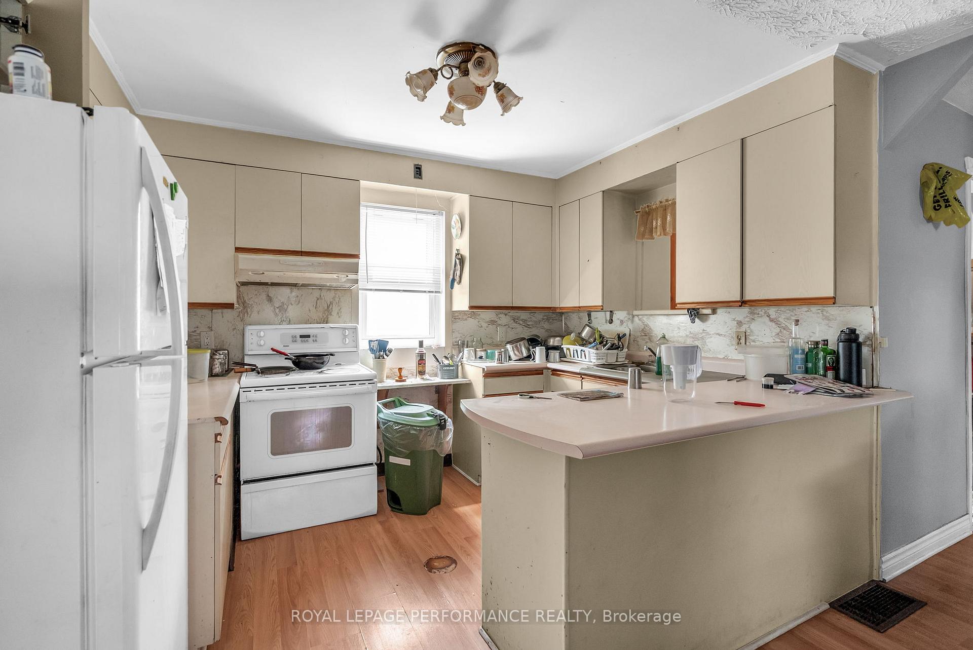 Photo 5 of 420 Carleton Street, Cornwall — HOMEH
