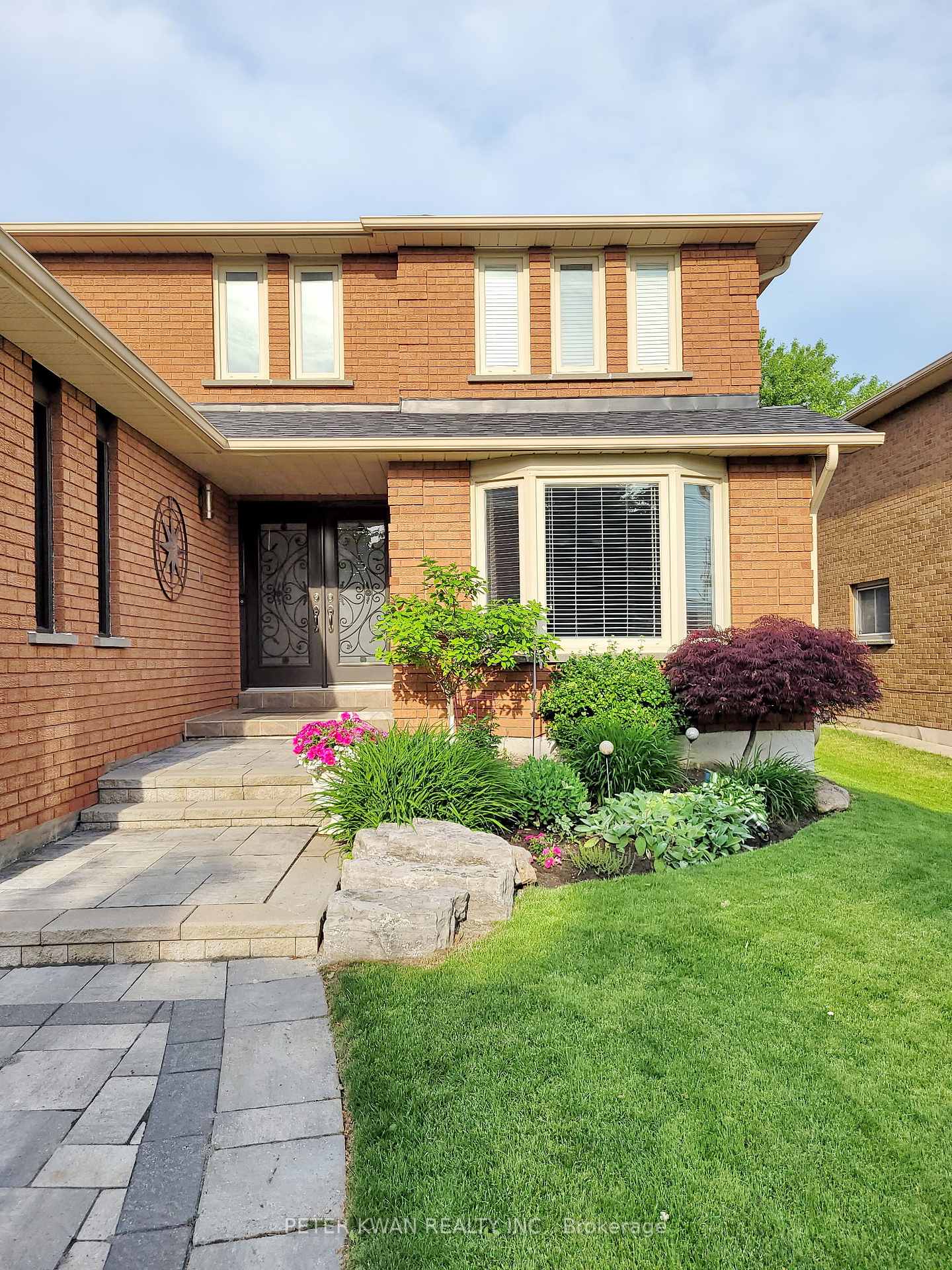 Photo 2 of 20 Saratoga Road, Markham, Markville — HOMEH