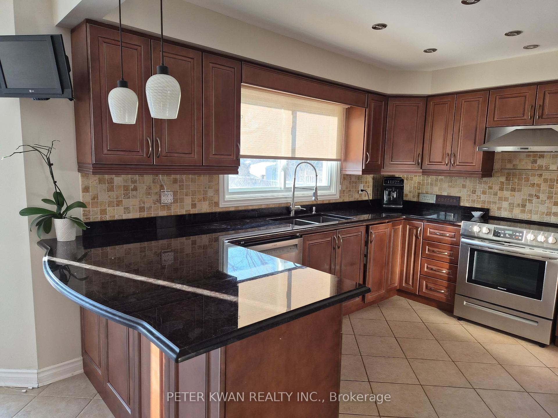 Photo 18 of 20 Saratoga Road, Markham, Markville — HOMEH