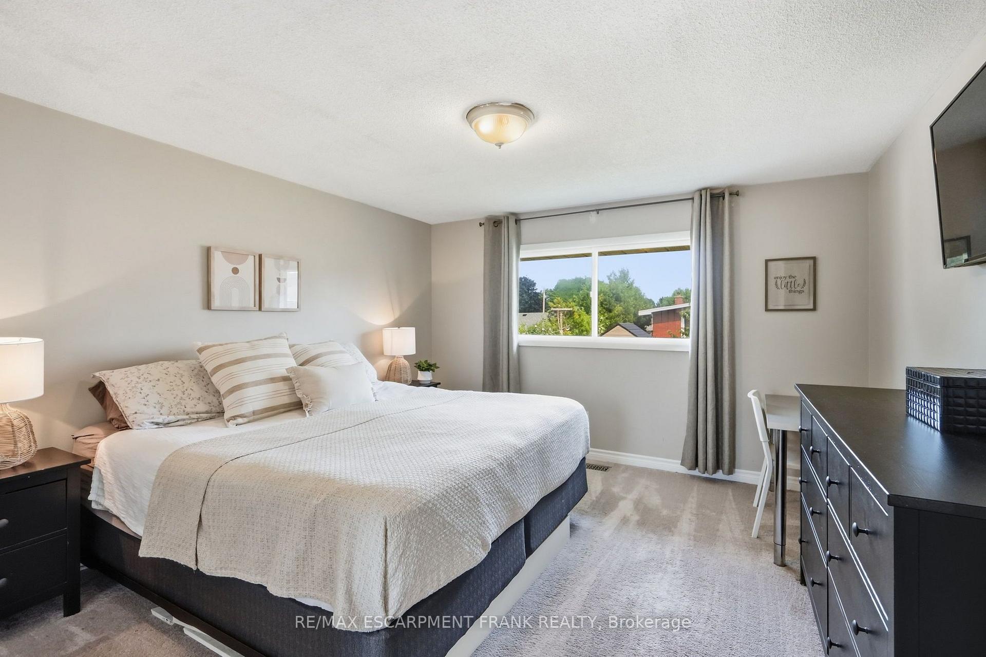 Photo 25 of 62 Owen Place, Hamilton, Greenford — HOMEH