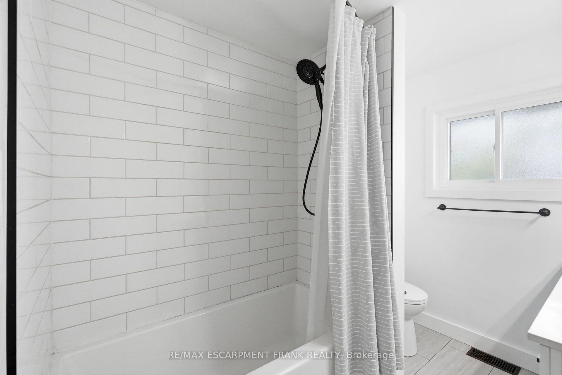 Photo 26 of 62 Owen Place, Hamilton, Greenford — HOMEH
