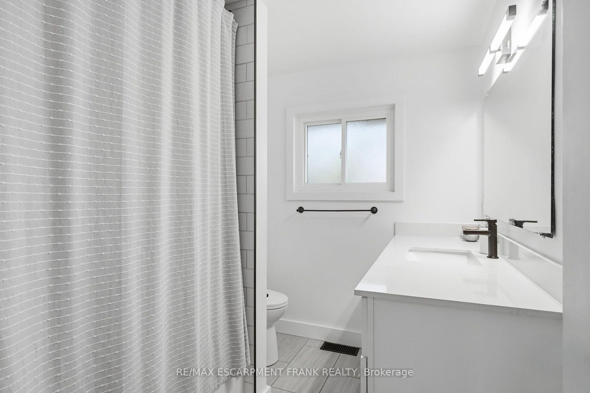 Photo 29 of 62 Owen Place, Hamilton, Greenford — HOMEH