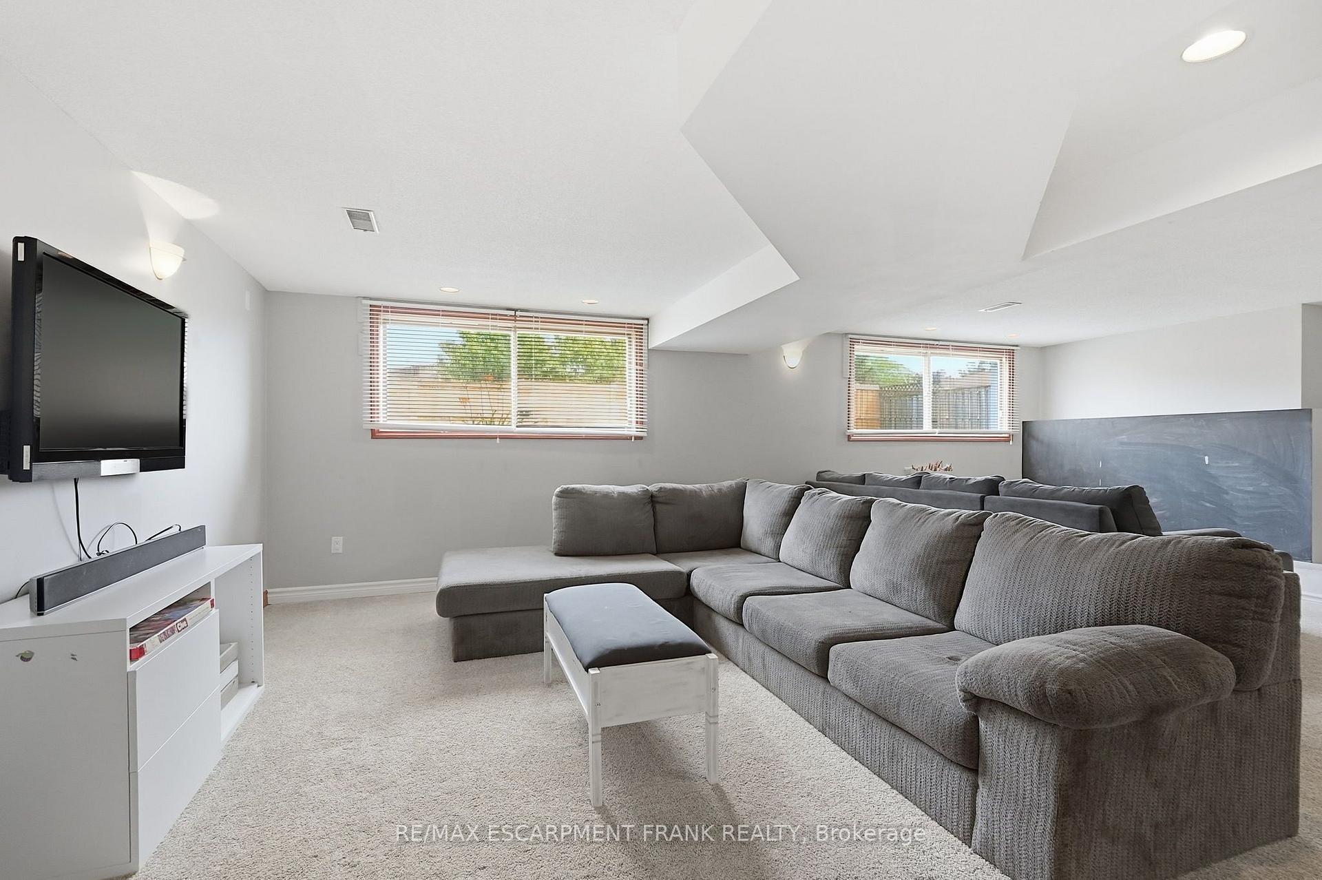 Photo 30 of 62 Owen Place, Hamilton, Greenford — HOMEH
