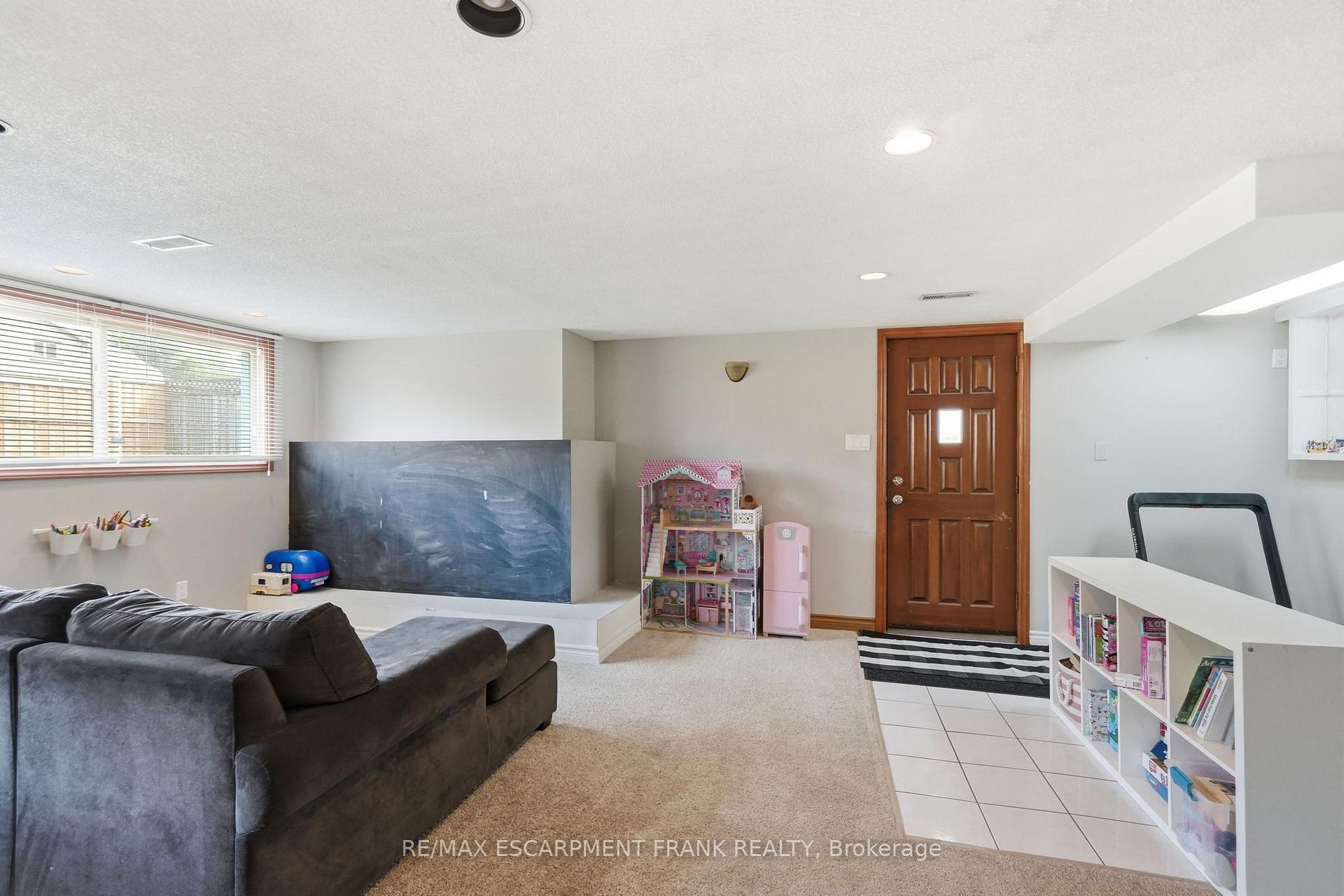 Photo 32 of 62 Owen Place, Hamilton, Greenford — HOMEH
