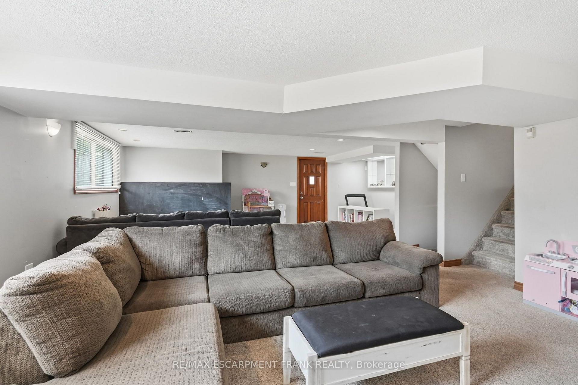 Photo 34 of 62 Owen Place, Hamilton, Greenford — HOMEH