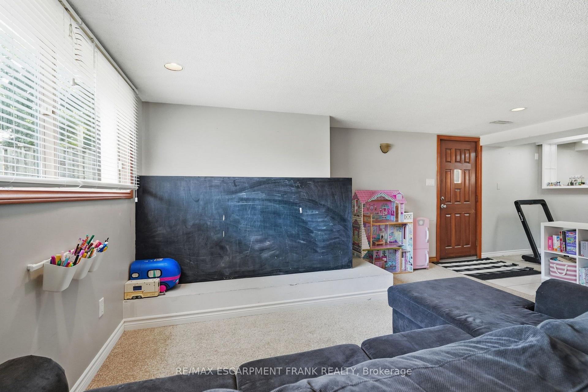 Photo 35 of 62 Owen Place, Hamilton, Greenford — HOMEH