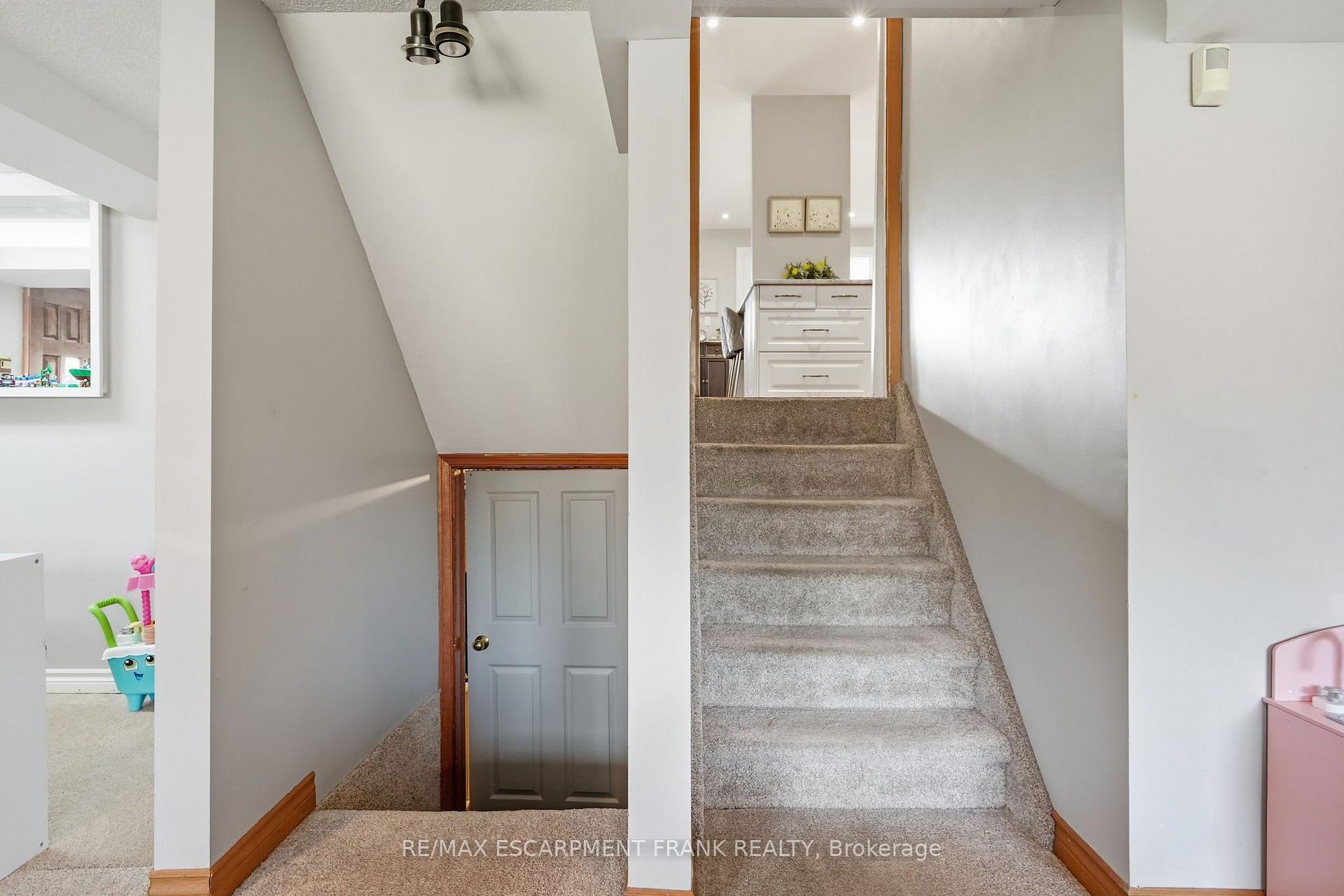 Photo 40 of 62 Owen Place, Hamilton, Greenford — HOMEH