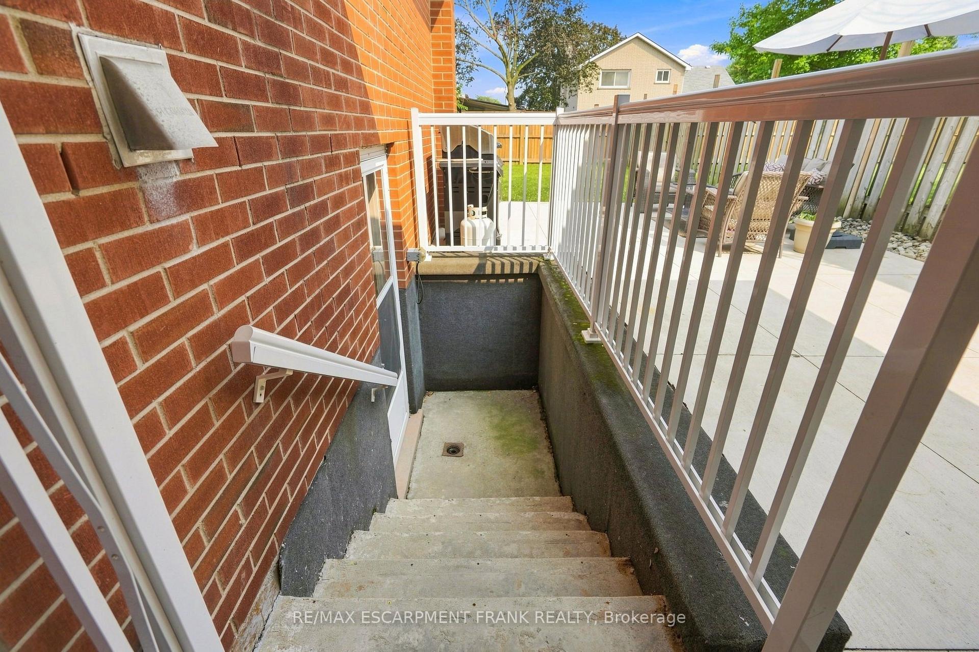 Photo 42 of 62 Owen Place, Hamilton, Greenford — HOMEH