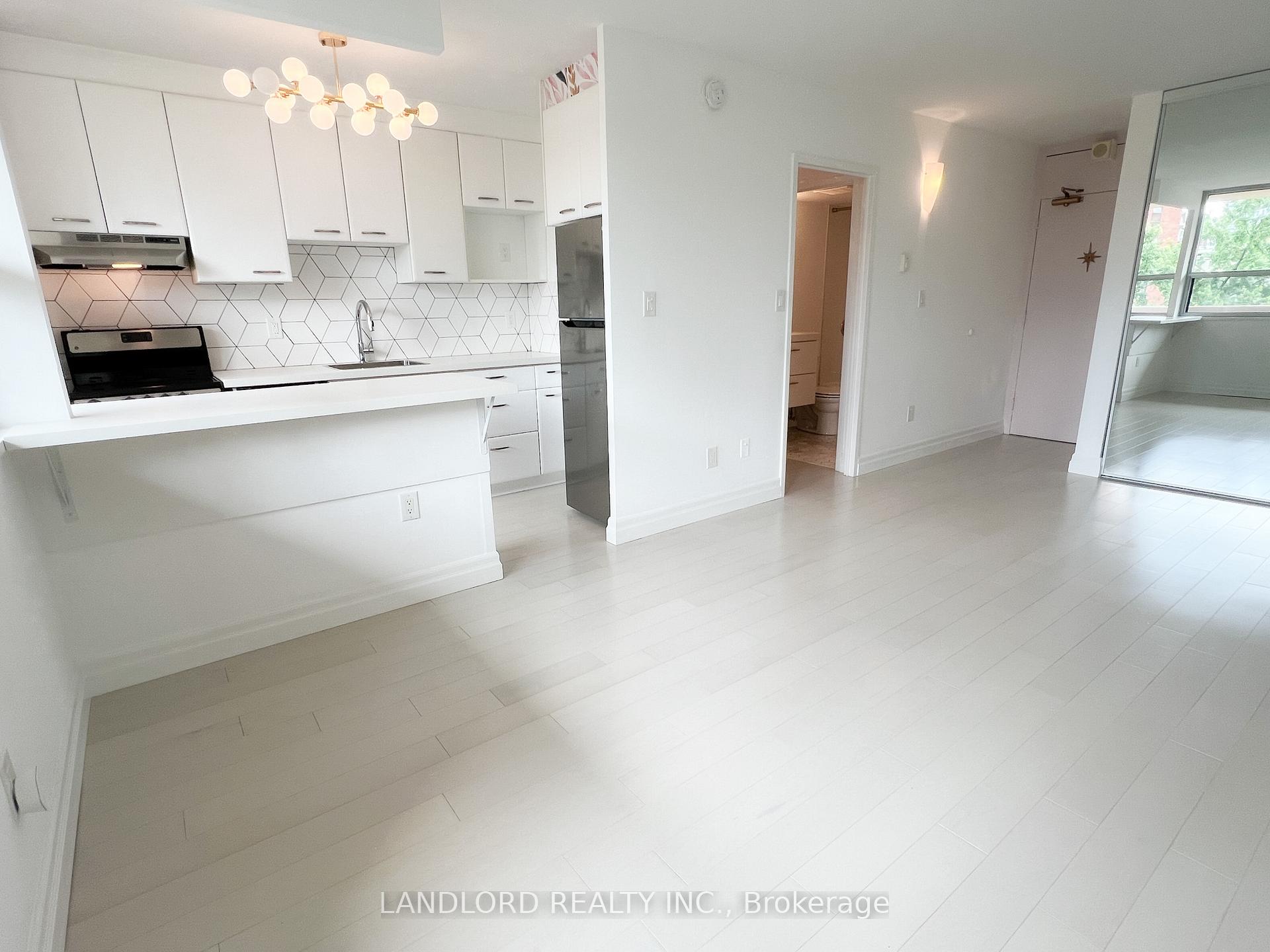 Front of Unit 811, 40 Homewood Avenue