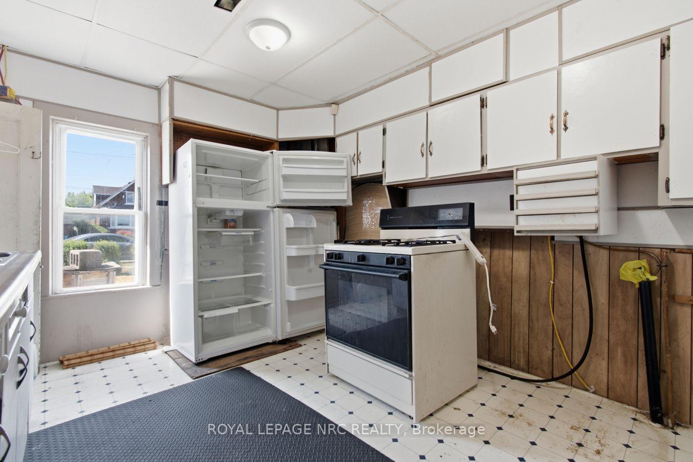 Photo 13 of 592 Fielden Avenue, Port Colborne, Main Street — HOMEH
