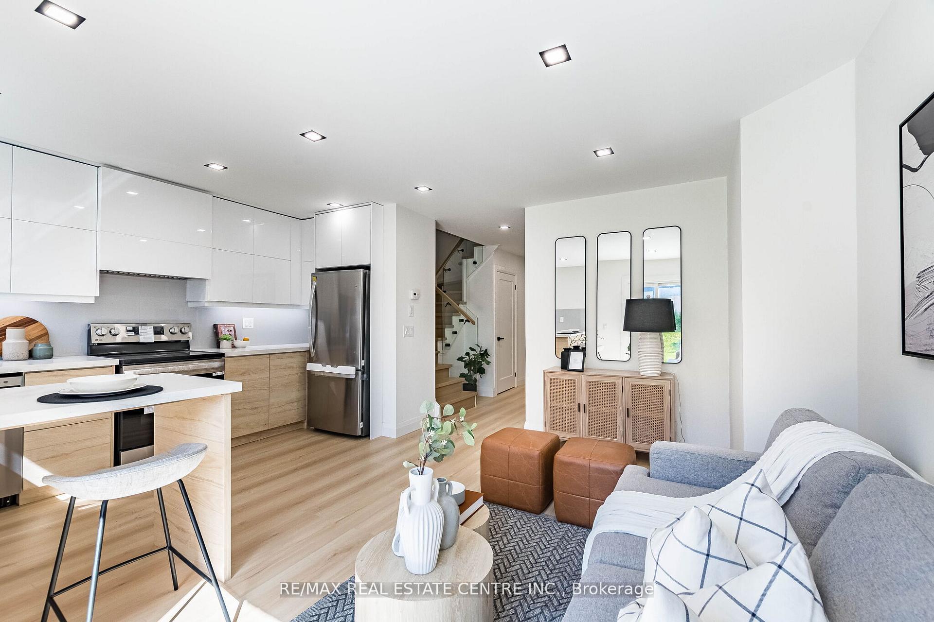 Photo 8 of 51 Checkerberry Crescent, Brampton, Sandringham-Wellington — HOMEH