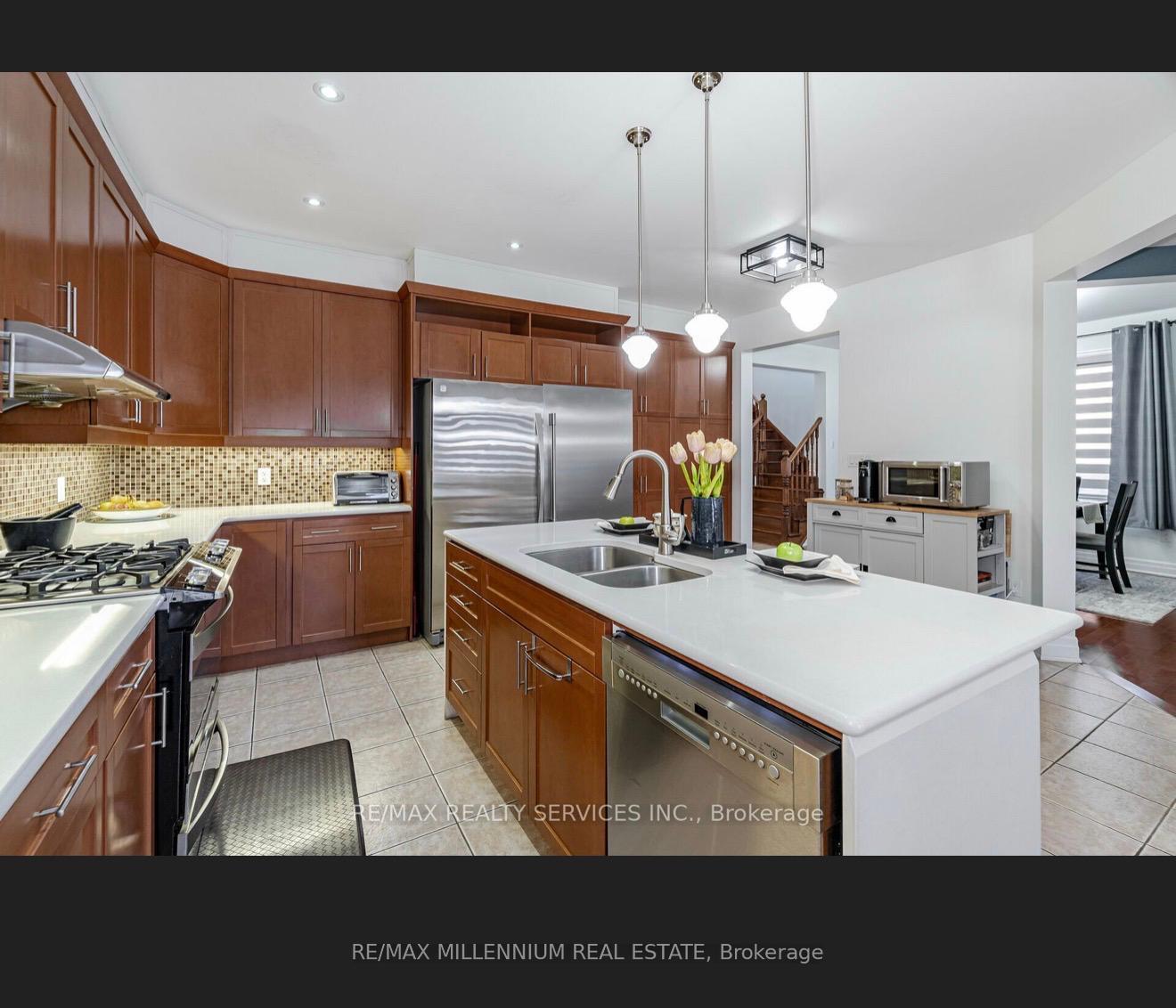Photo 4 of 17 Haverty Trail, Brampton, Northwest Brampton — HOMEH