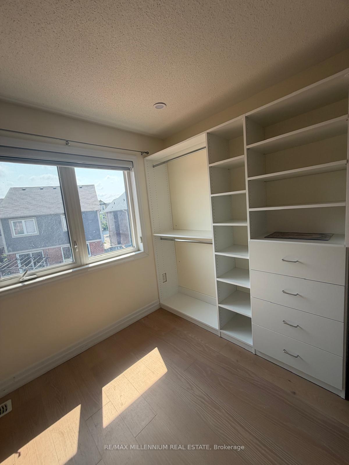 Photo 9 of 17 Haverty Trail, Brampton, Northwest Brampton — HOMEH
