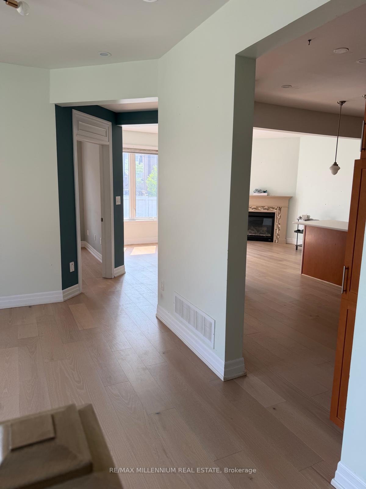 Photo 11 of 17 Haverty Trail, Brampton, Northwest Brampton — HOMEH