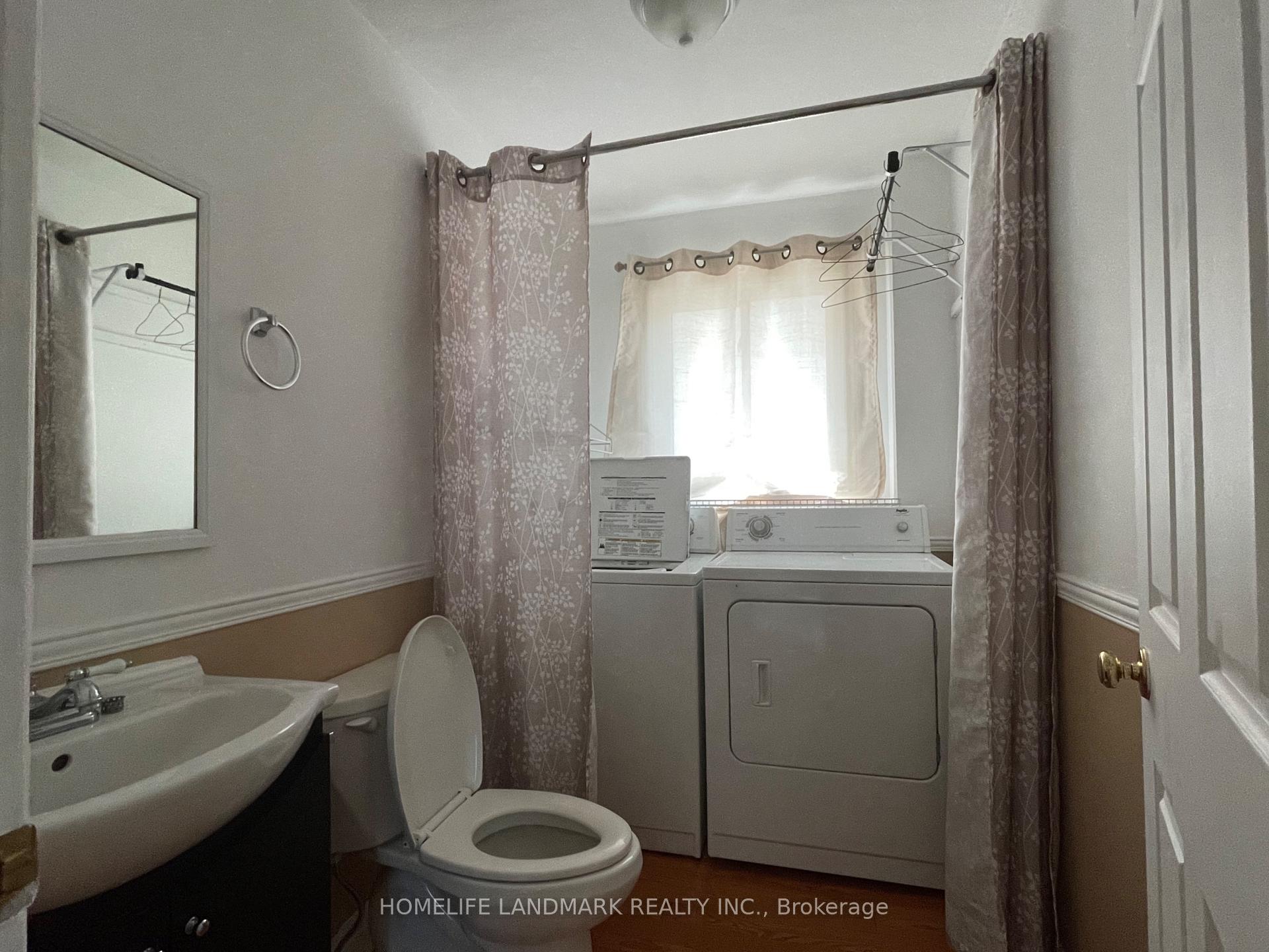 Photo 4 of Unit Main, 11 Orwell Crescent, Barrie, Letitia Heights — HOMEH