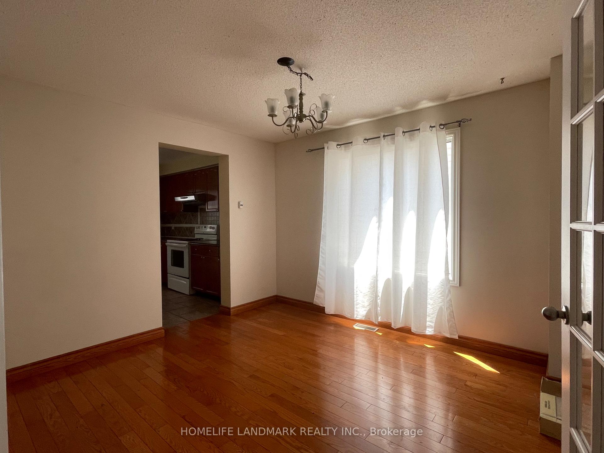 Photo 5 of Unit Main, 11 Orwell Crescent, Barrie, Letitia Heights — HOMEH