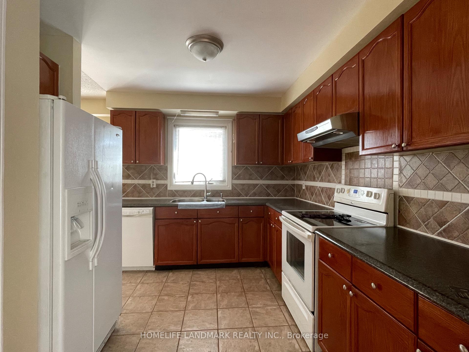 Photo 6 of Unit Main, 11 Orwell Crescent, Barrie, Letitia Heights — HOMEH