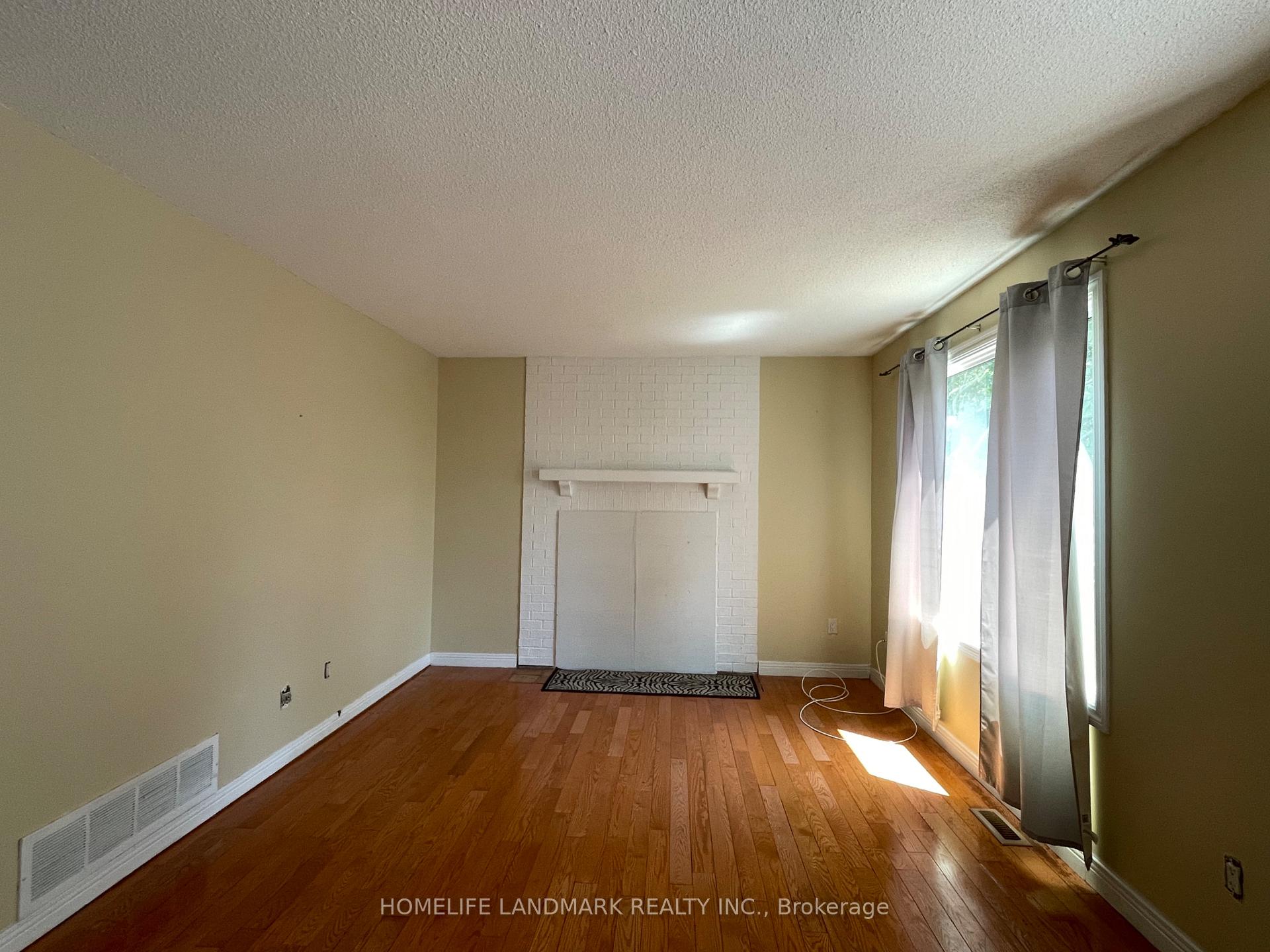 Photo 7 of Unit Main, 11 Orwell Crescent, Barrie, Letitia Heights — HOMEH