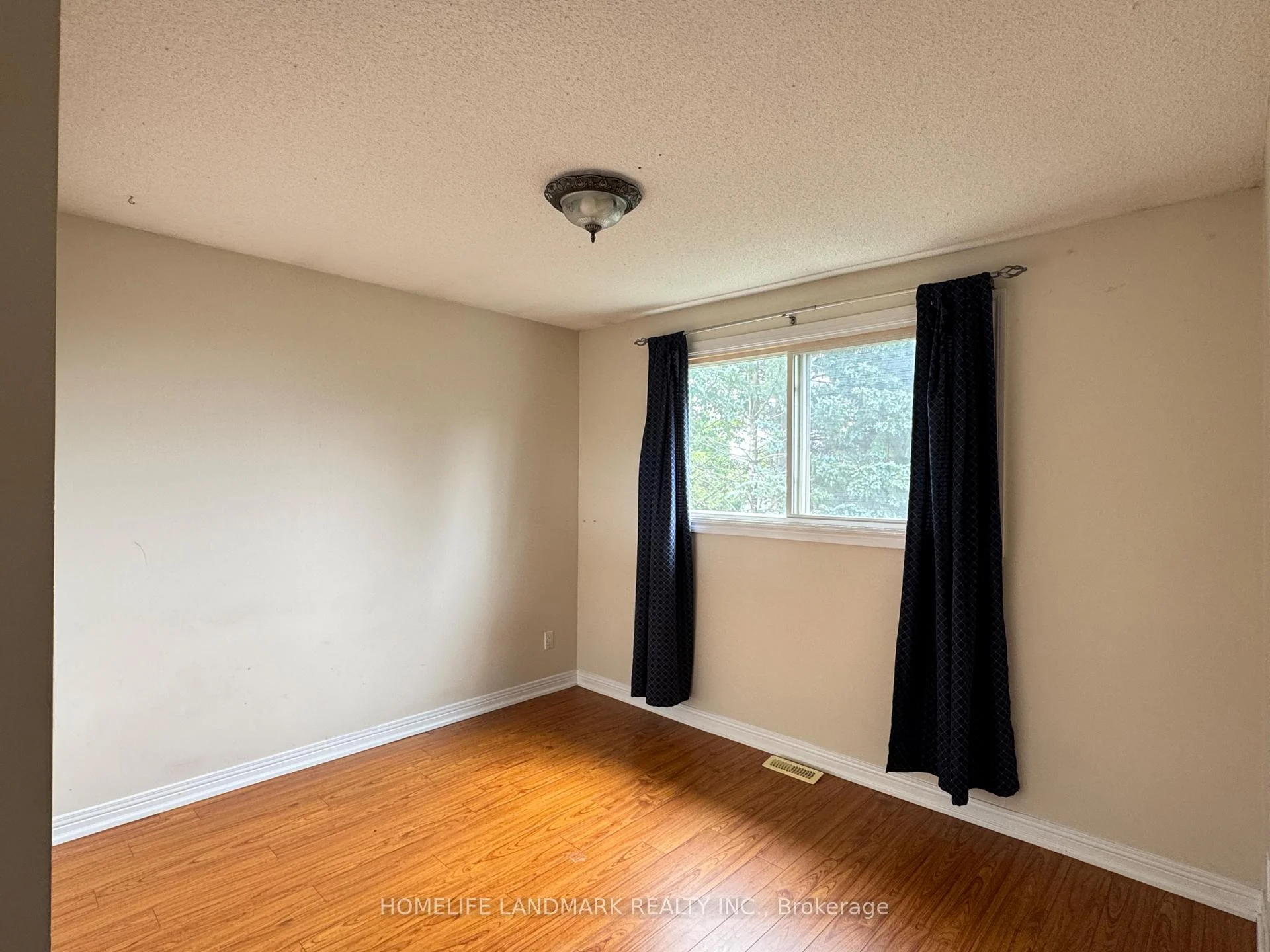 Photo 19 of Unit Main, 11 Orwell Crescent, Barrie, Letitia Heights — HOMEH
