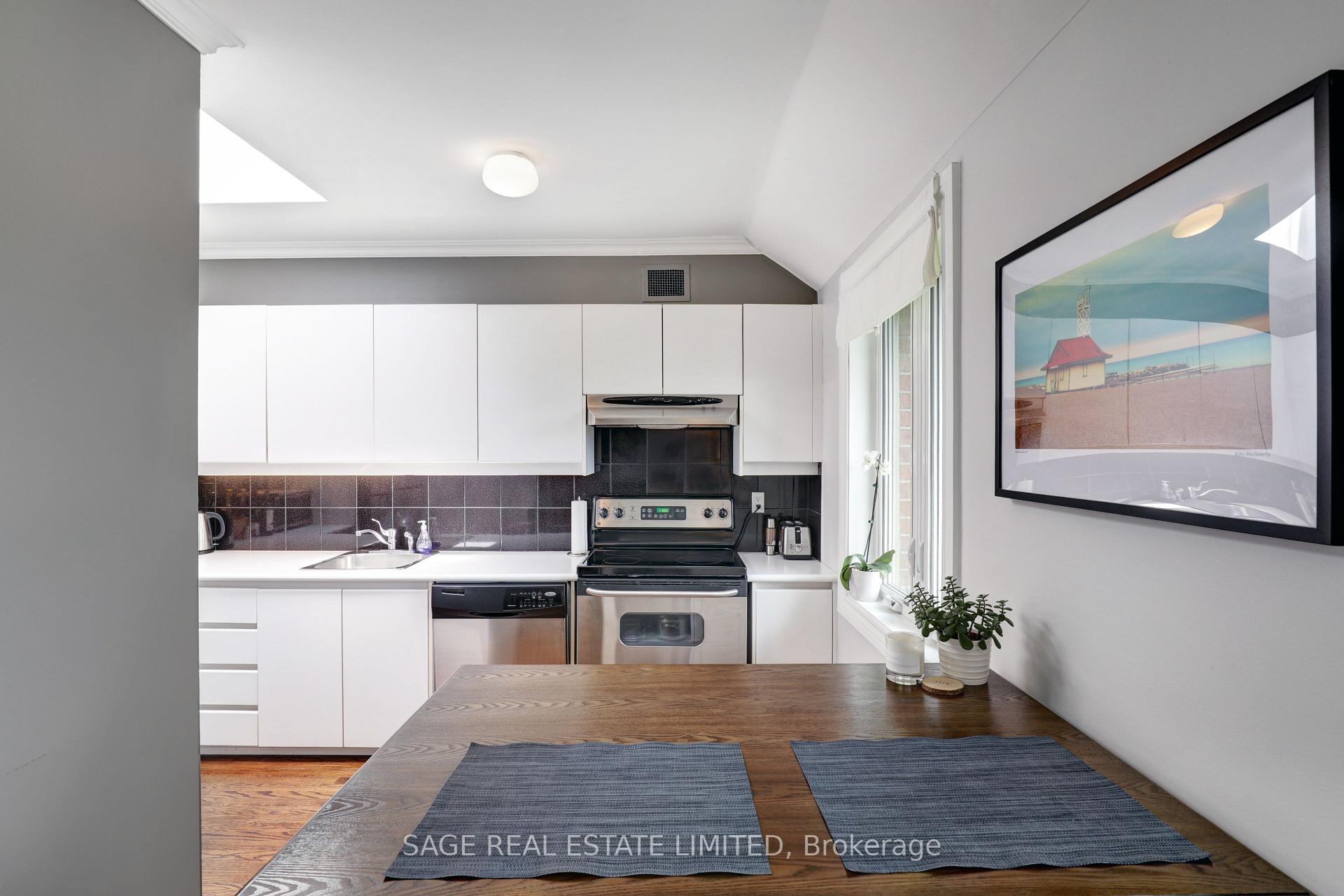 Photo 9 of Unit 301, 60 Kippendavie Avenue, Toronto, The Beaches — HOMEH