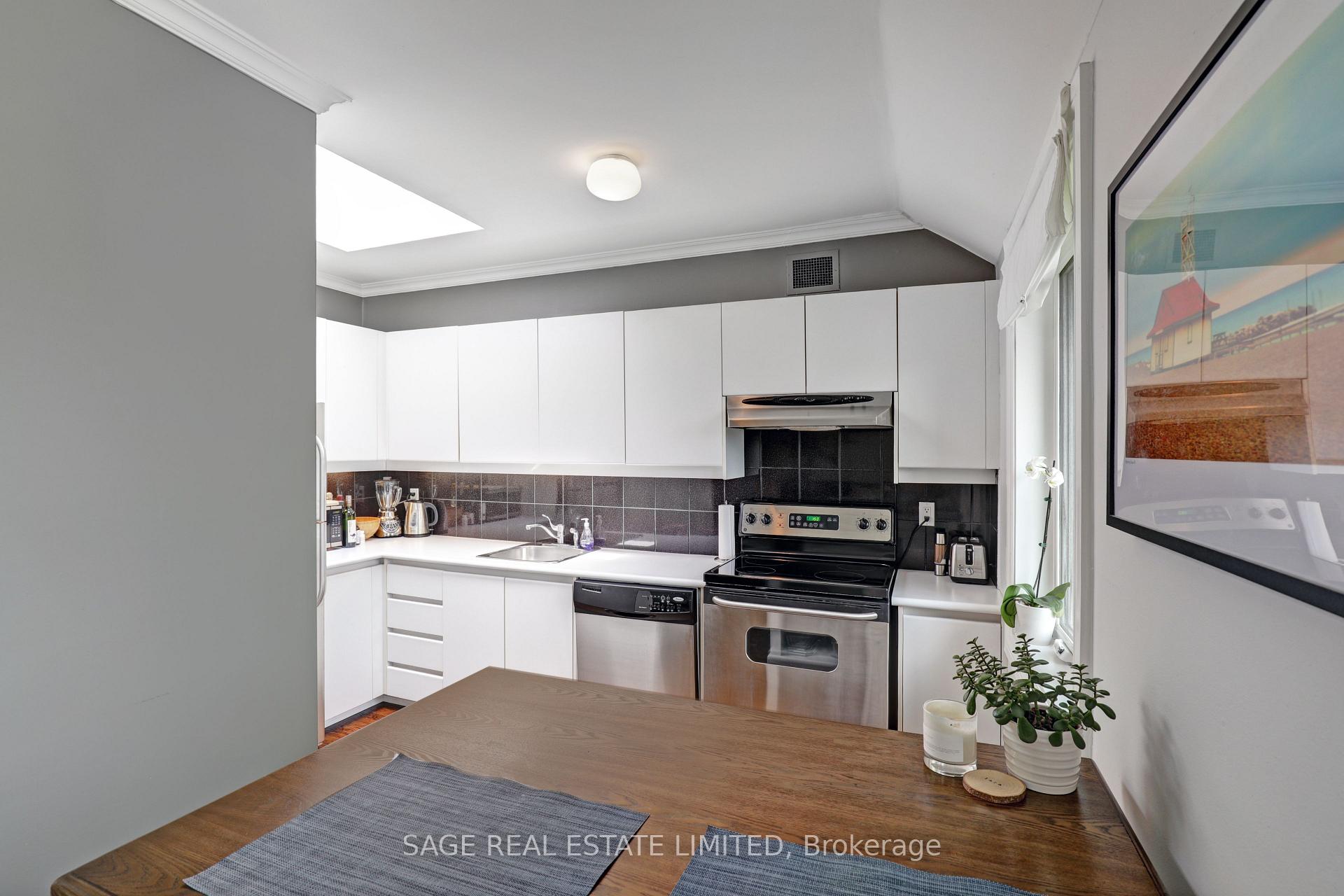 Photo 13 of Unit 301, 60 Kippendavie Avenue, Toronto, The Beaches — HOMEH