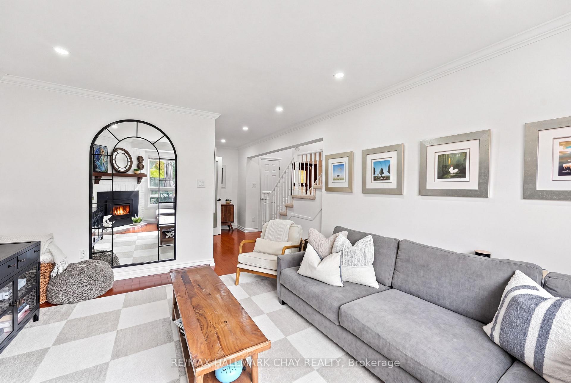 Photo 7 of 23 Twelve Oaks Drive, Aurora, Aurora Village — HOMEH